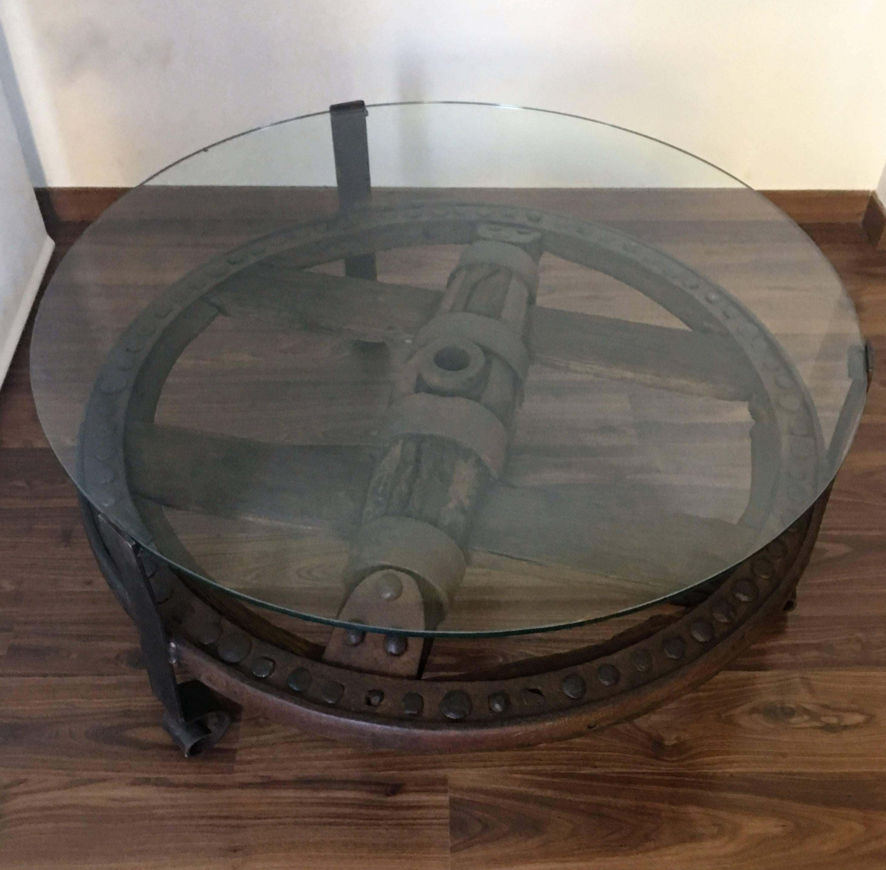 Glass top wooden wagon white wheel accent table.
Restored.

Indoor & Outdoor

Height to the wheel: 12in.