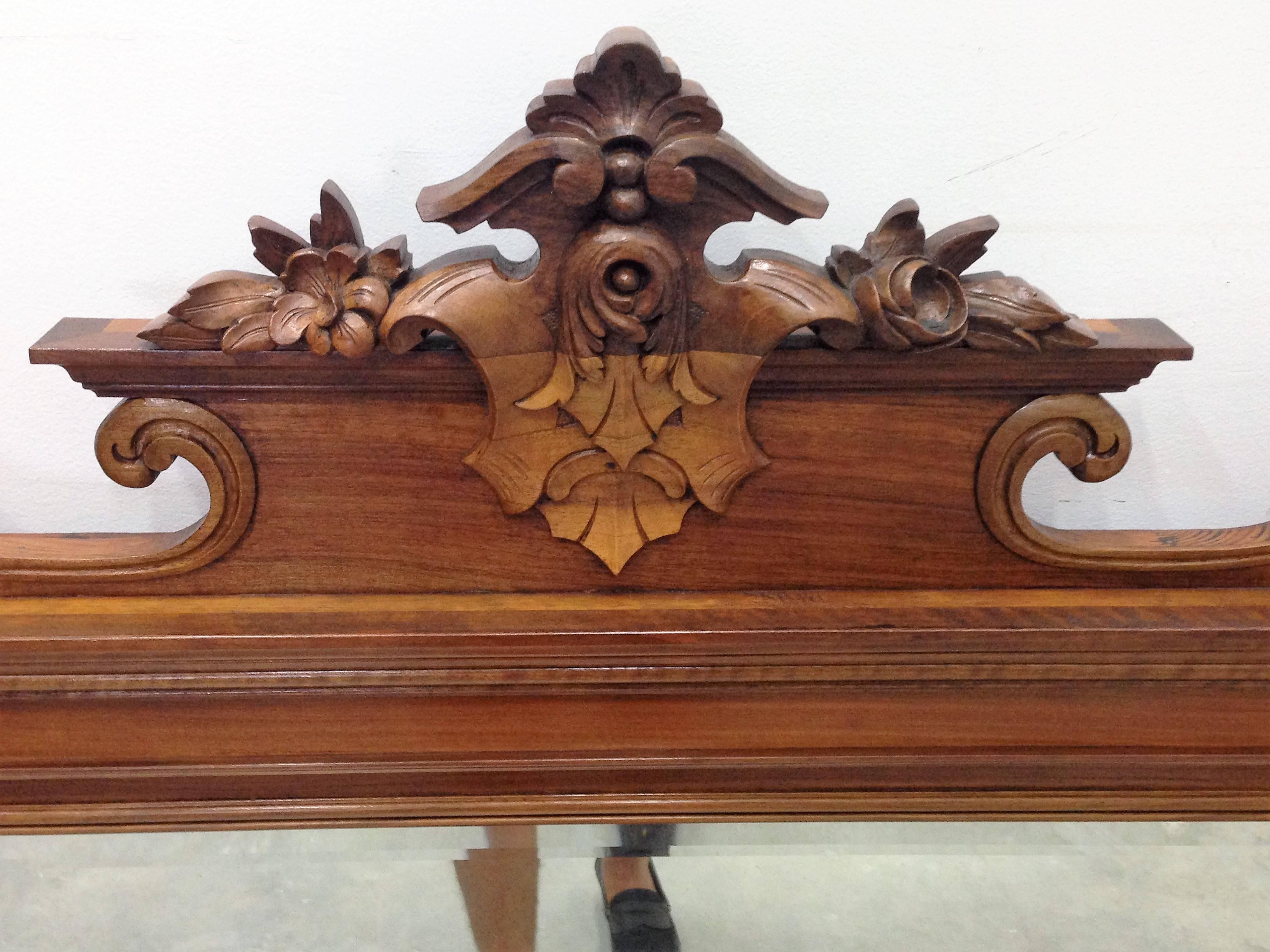 George IV Period Walnut Carved Horizontal Mirror In Excellent Condition In Miami, FL