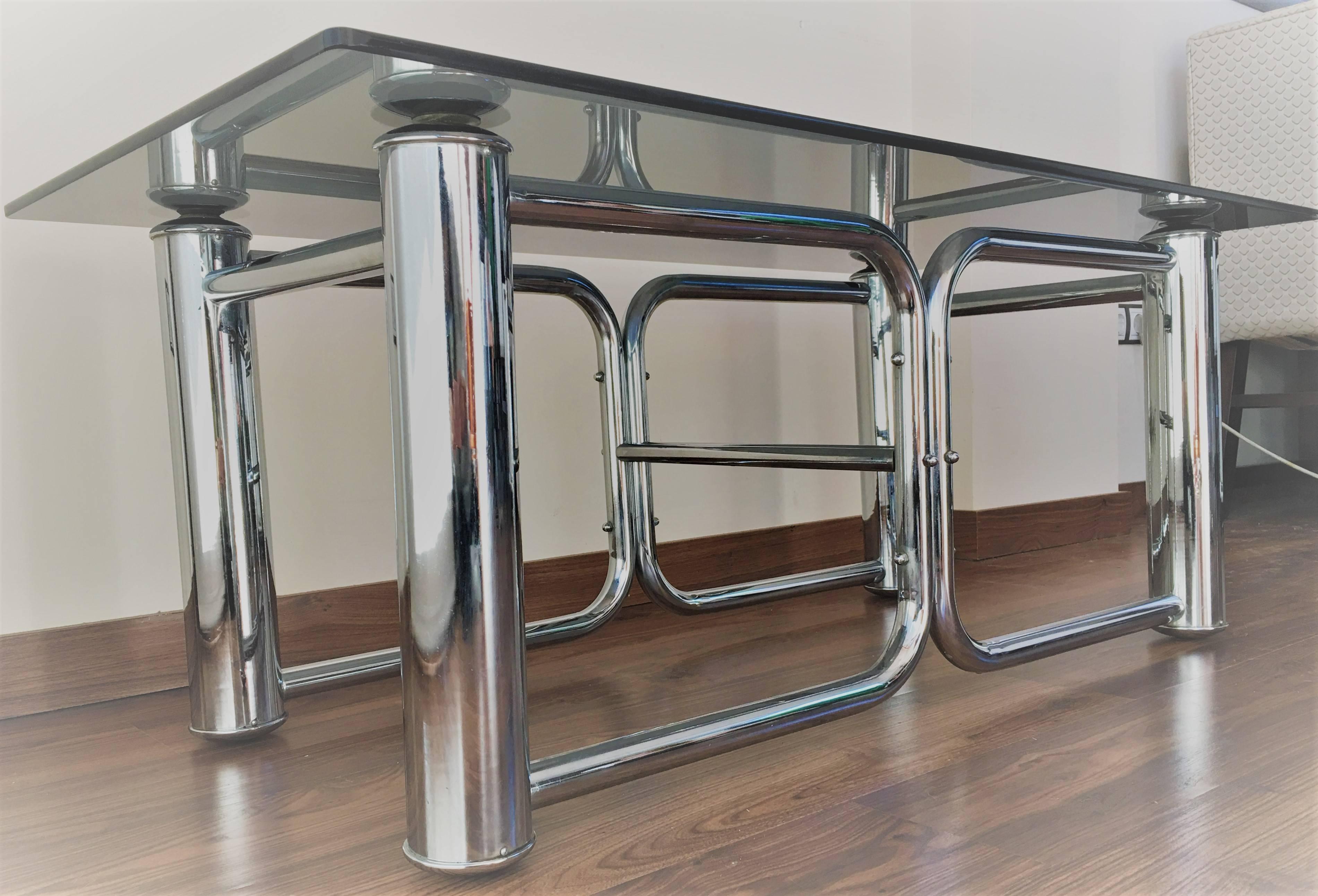 Mid-Century Modern Chrome Coffee Table with Smoked Glass Top In Excellent Condition In Miami, FL