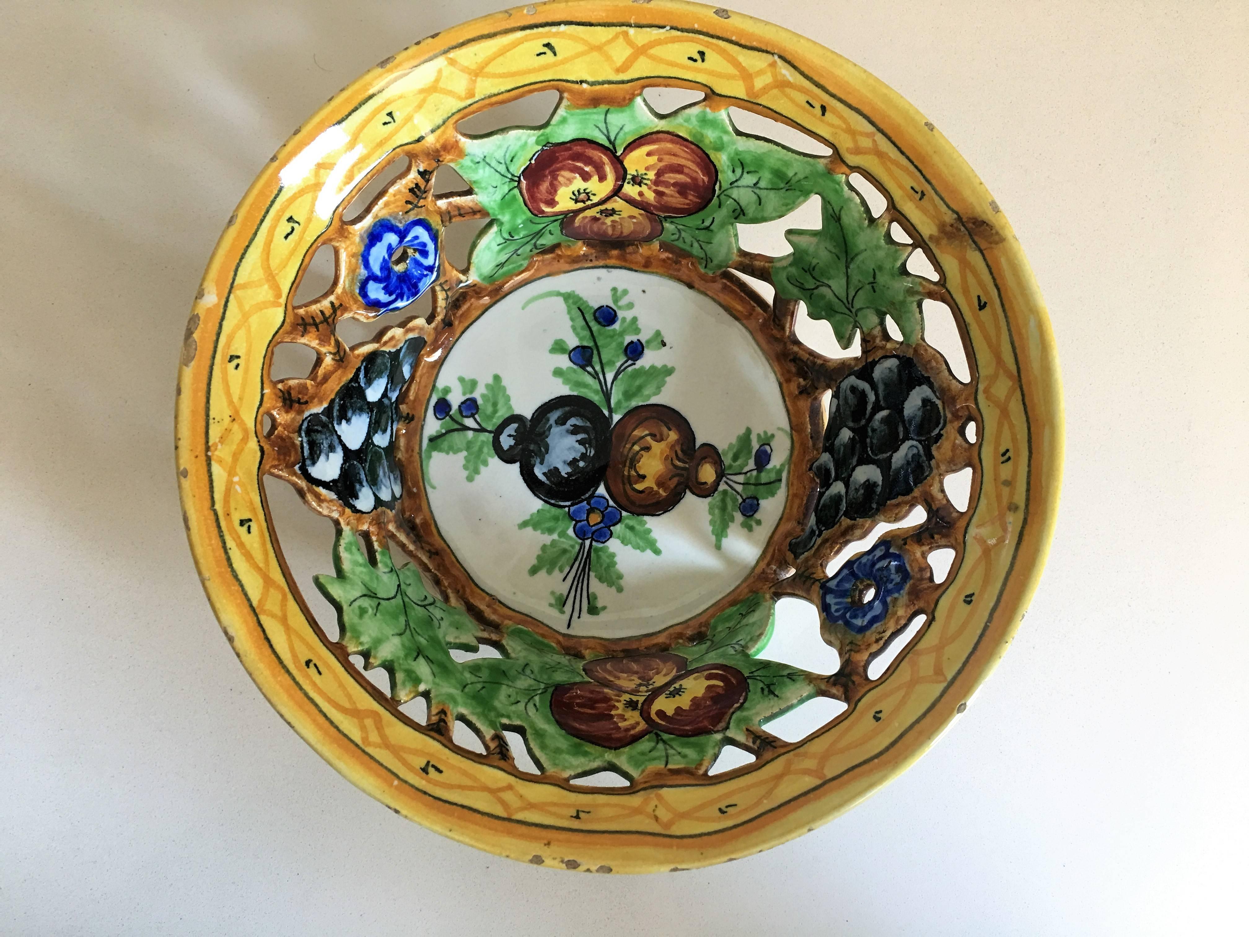 Spanish 20th Century Decorative Flowers Ceramic Bowl For Sale