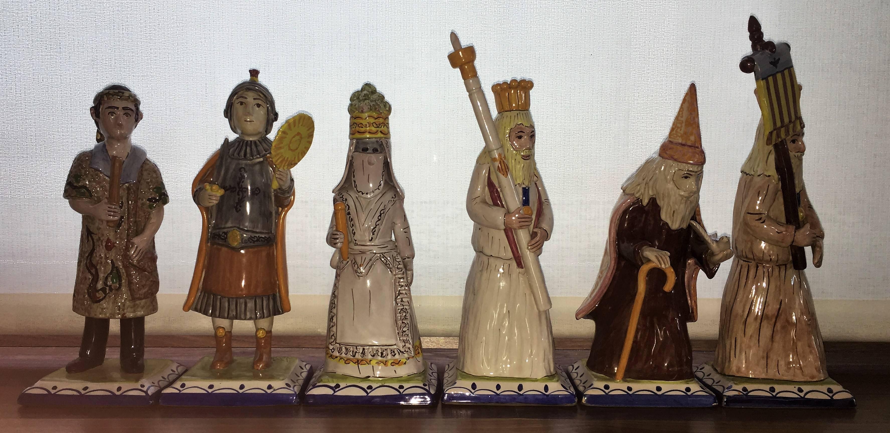 Set von sechs polychromierten Figuren, die Prozessionen der Heiligen Woche darstellen (Spanisch) im Angebot