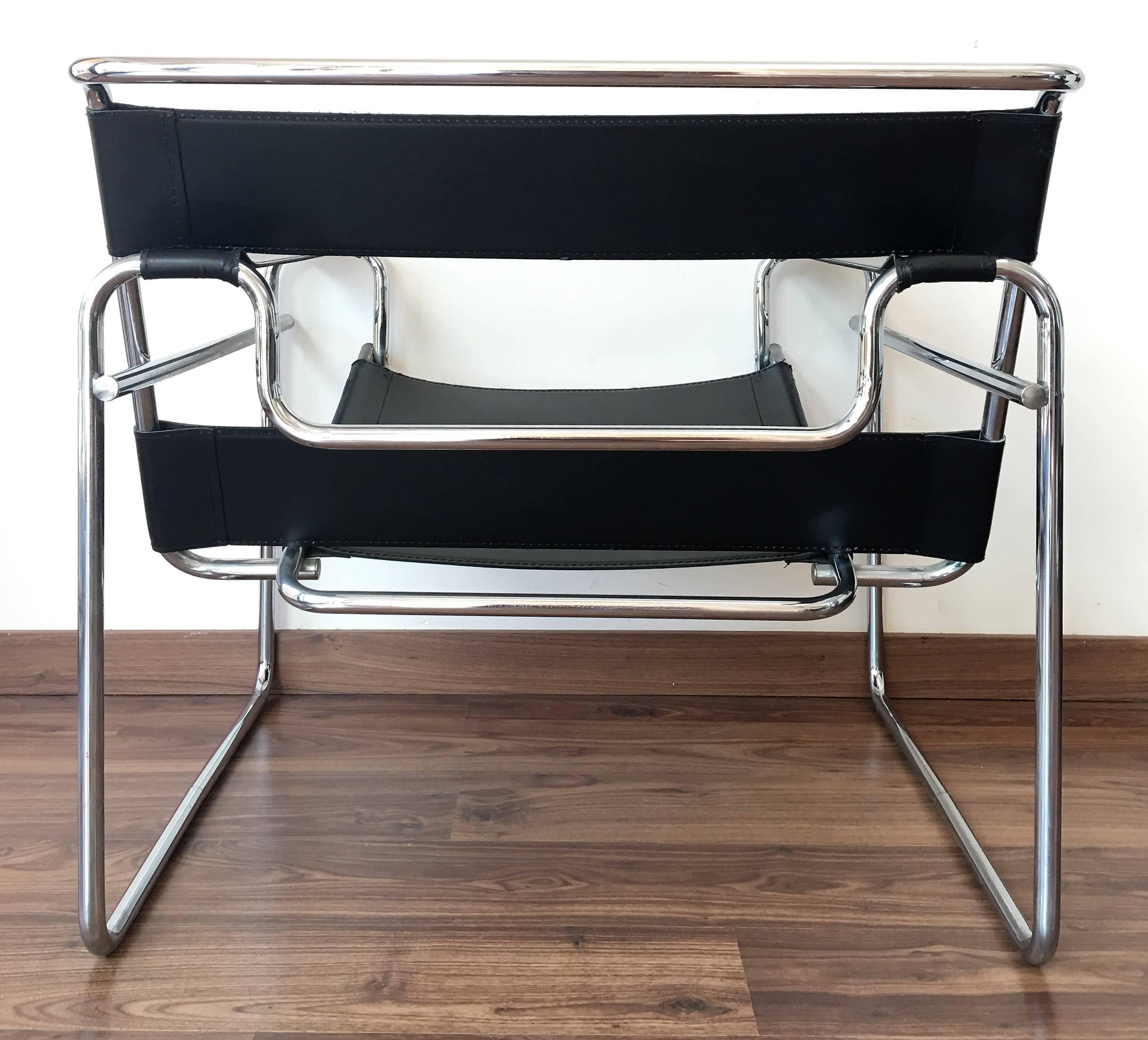 Mid-Century Modern Set of Four Original Gavina Wassily Chairs by Marcel Breuer in Black Leather