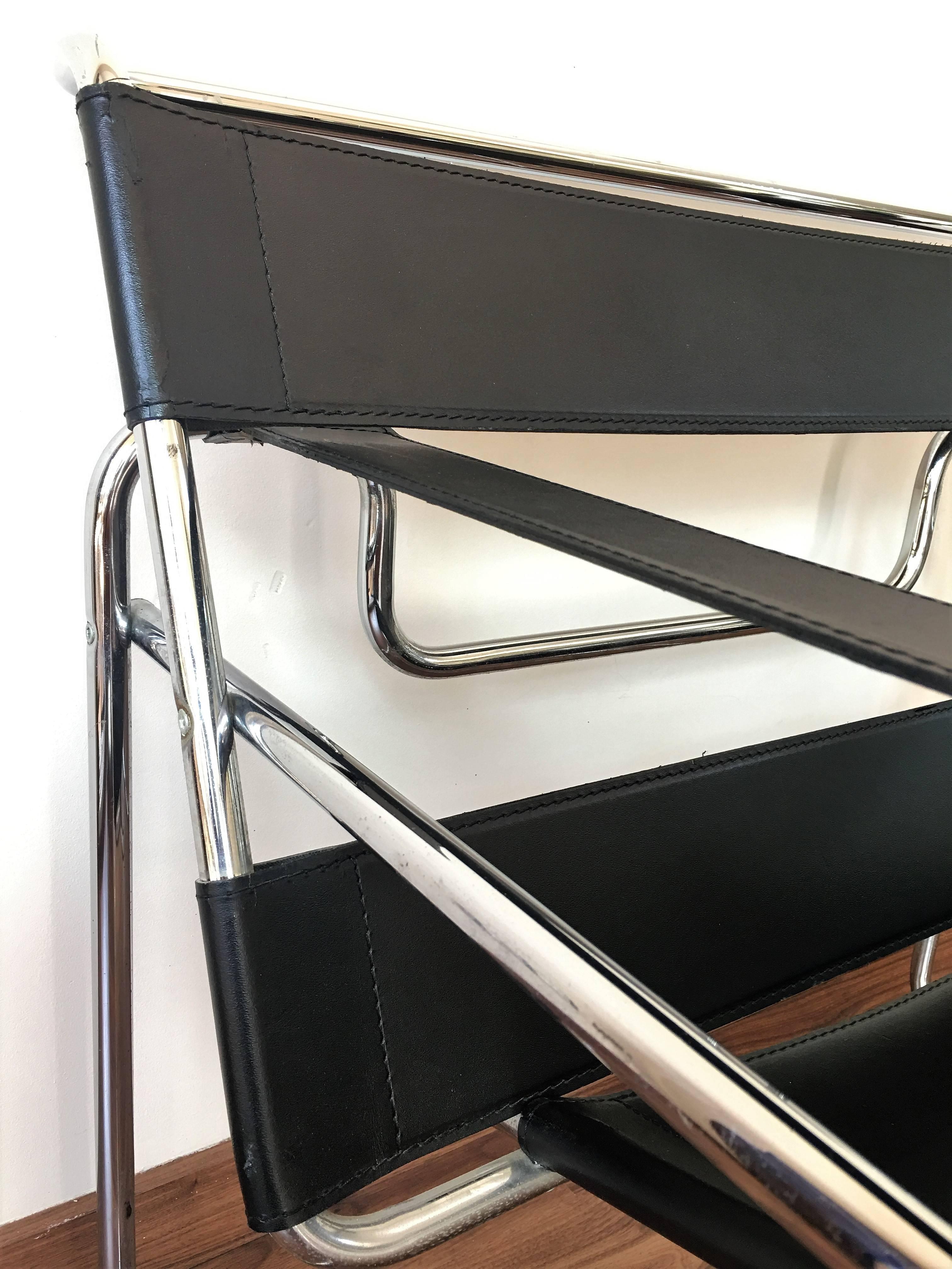 Set of Four Original Gavina Wassily Chairs by Marcel Breuer in Black Leather 2