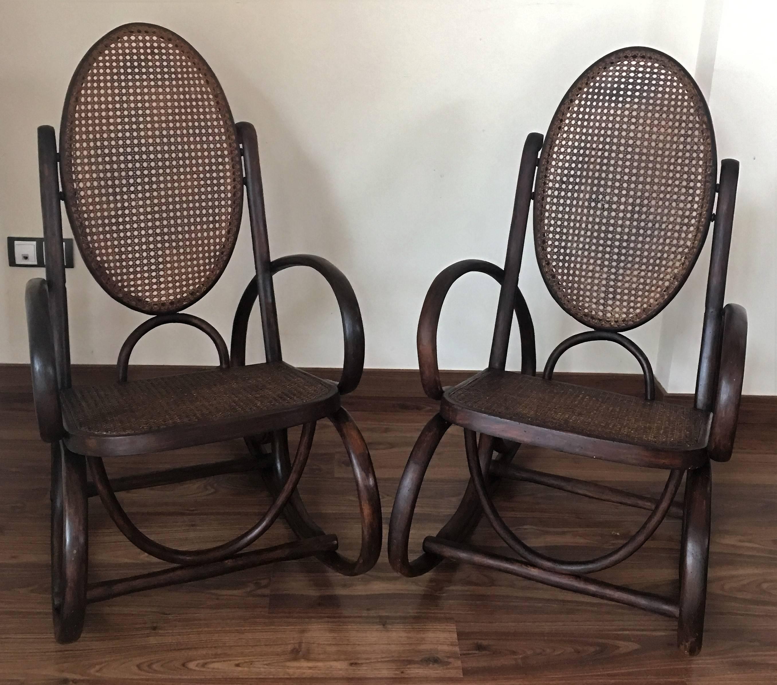 French Mid-Century Elegant Rattan Pair of Rocking Chairs in the Thonet Style