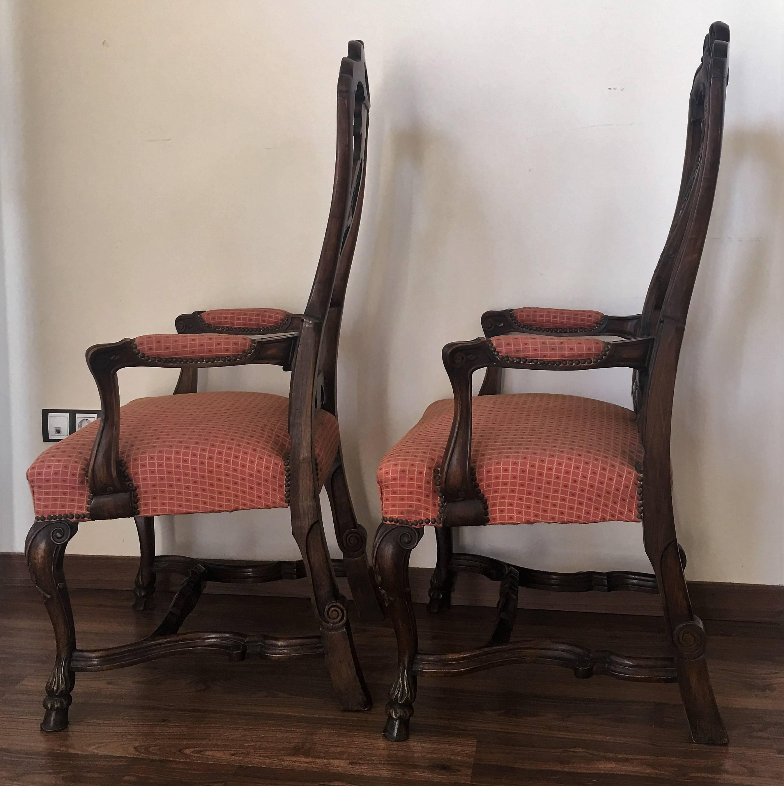 1940s Burl Walnut Queen Anne Style Pair of Armchairs In Excellent Condition For Sale In Miami, FL