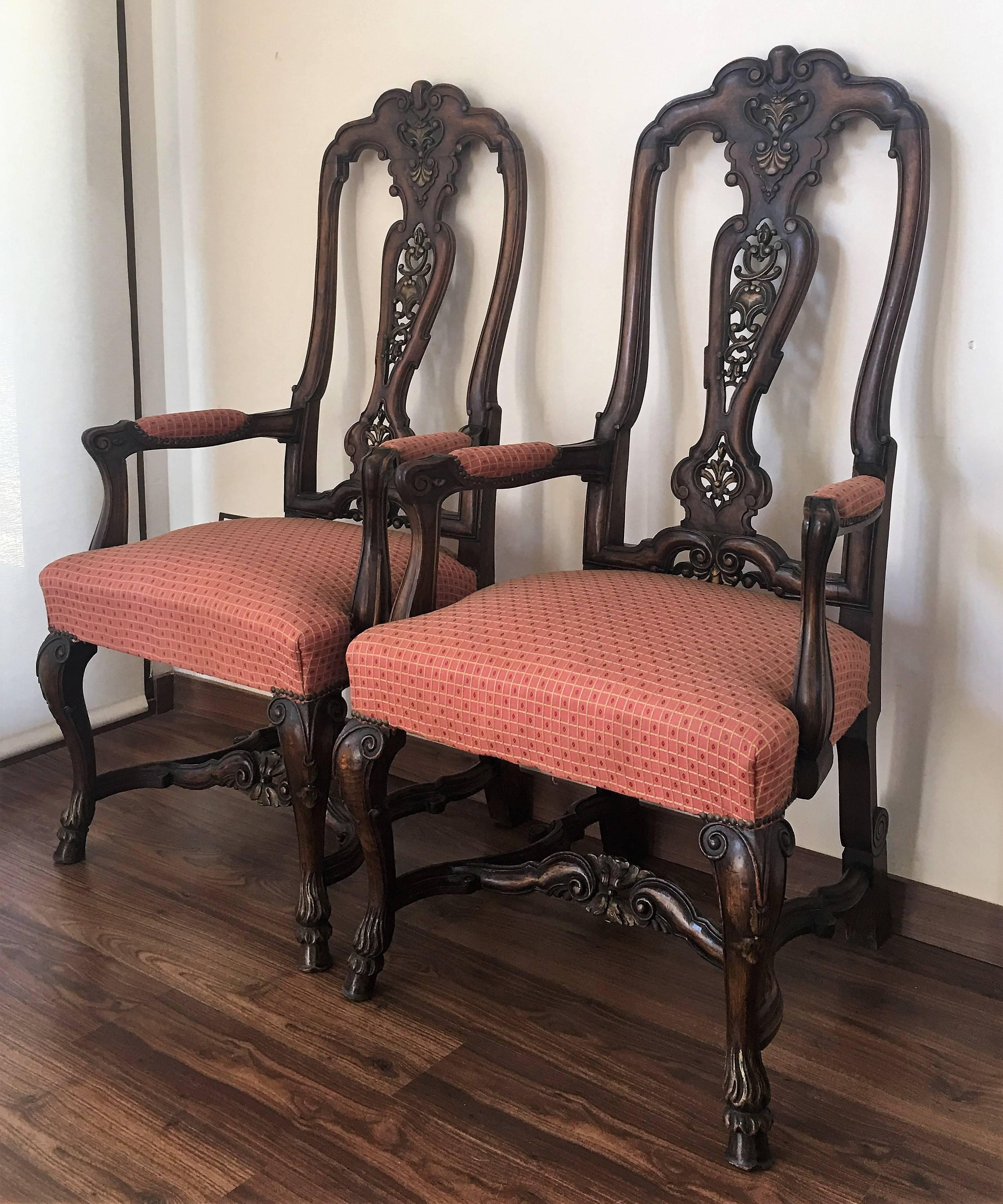 Paar Sessel aus Walnussholz im Queen-Anne-Stil aus den 1940er Jahren (Queen Anne) im Angebot