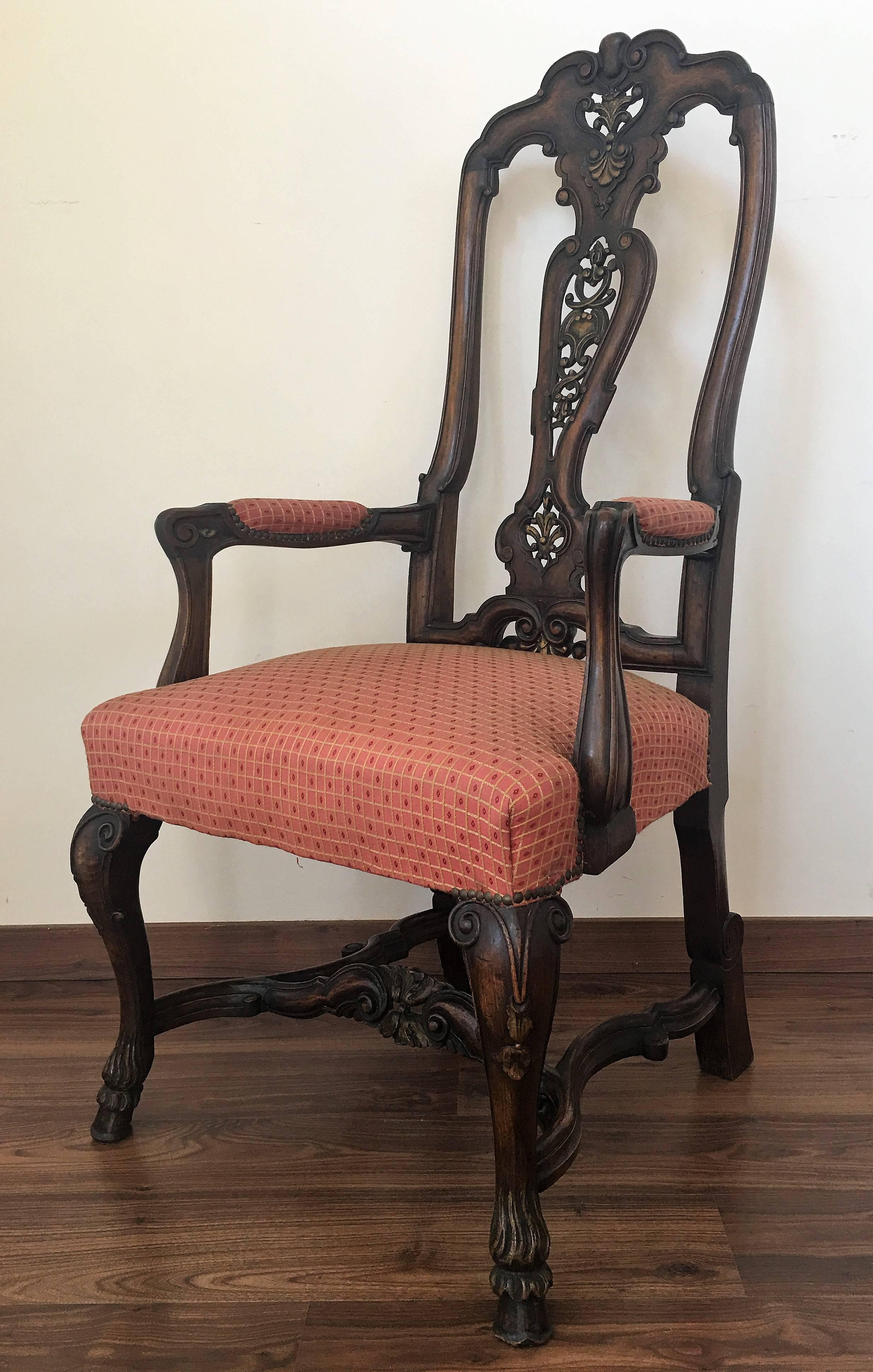 Paar Sessel aus Walnussholz im Queen-Anne-Stil aus den 1940er Jahren (20. Jahrhundert) im Angebot