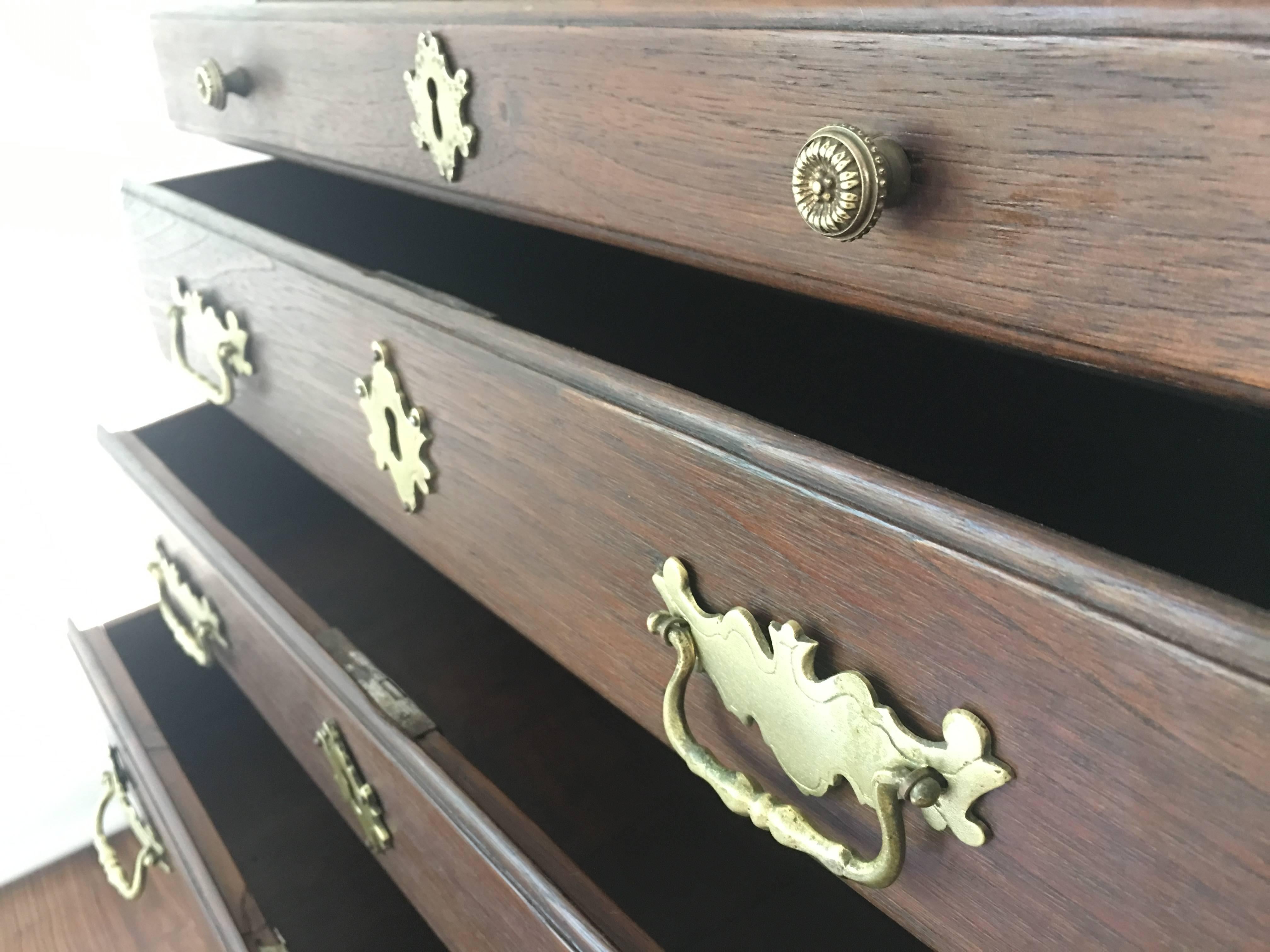 Early 19th Century Georgian Style Walnut and Burr Secretary Desk or Vanity For Sale 2