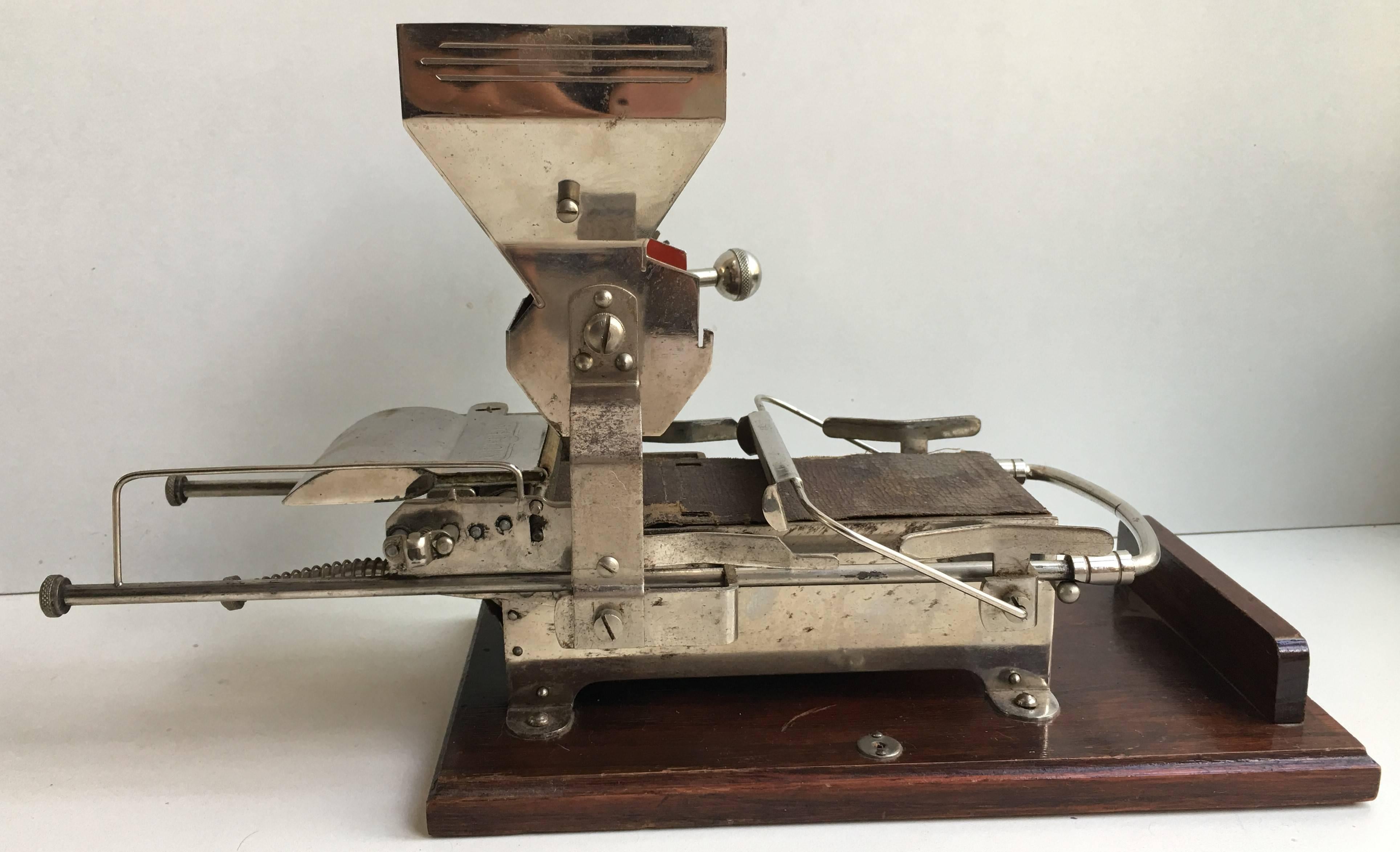 1920 Vintage Automatic Machine for Rolling Tobacco In Good Condition In Miami, FL