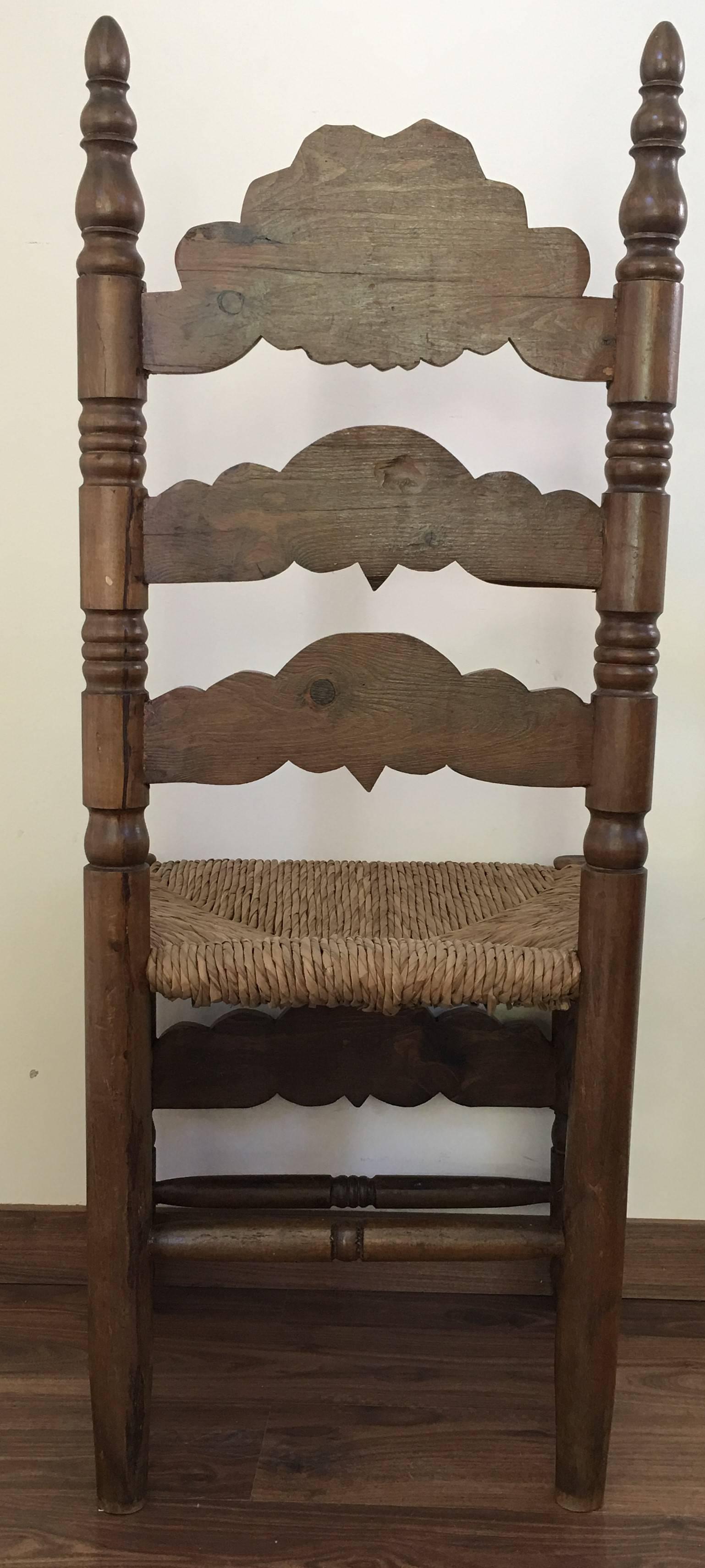 Set of Six Chairs, Turned and Carved Wood, with Straw Seat of the 20th Century 3