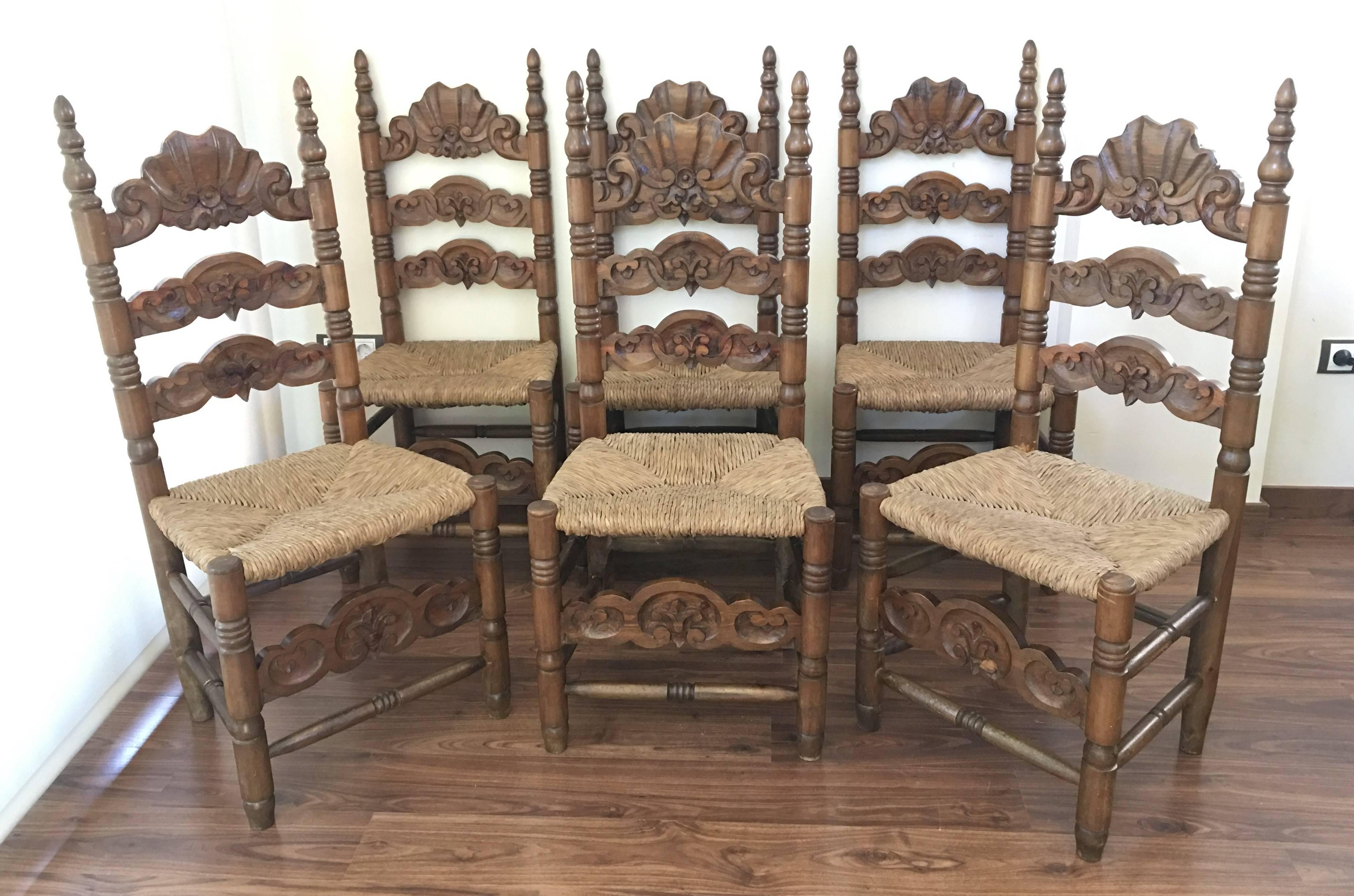 Spanish Set of Six Chairs, Turned and Carved Wood, with Straw Seat of the 20th Century