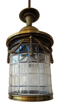 Ciondolo a forma di lanterna in ottone del XX secolo con vetro circolare soffiato a mano