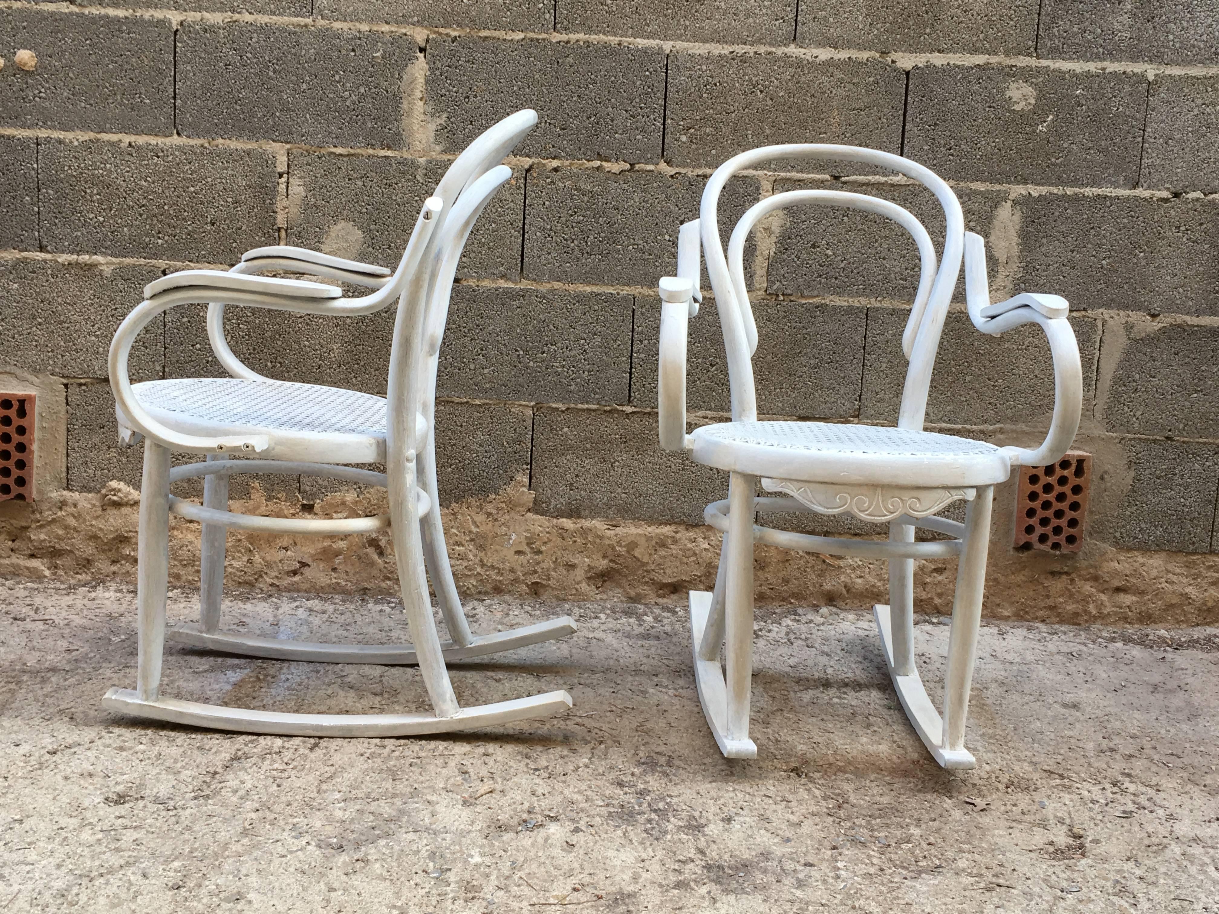 Mid-Century Modern 20th Century White Patina Bentwood Rocking Chair Thonet Style For Sale