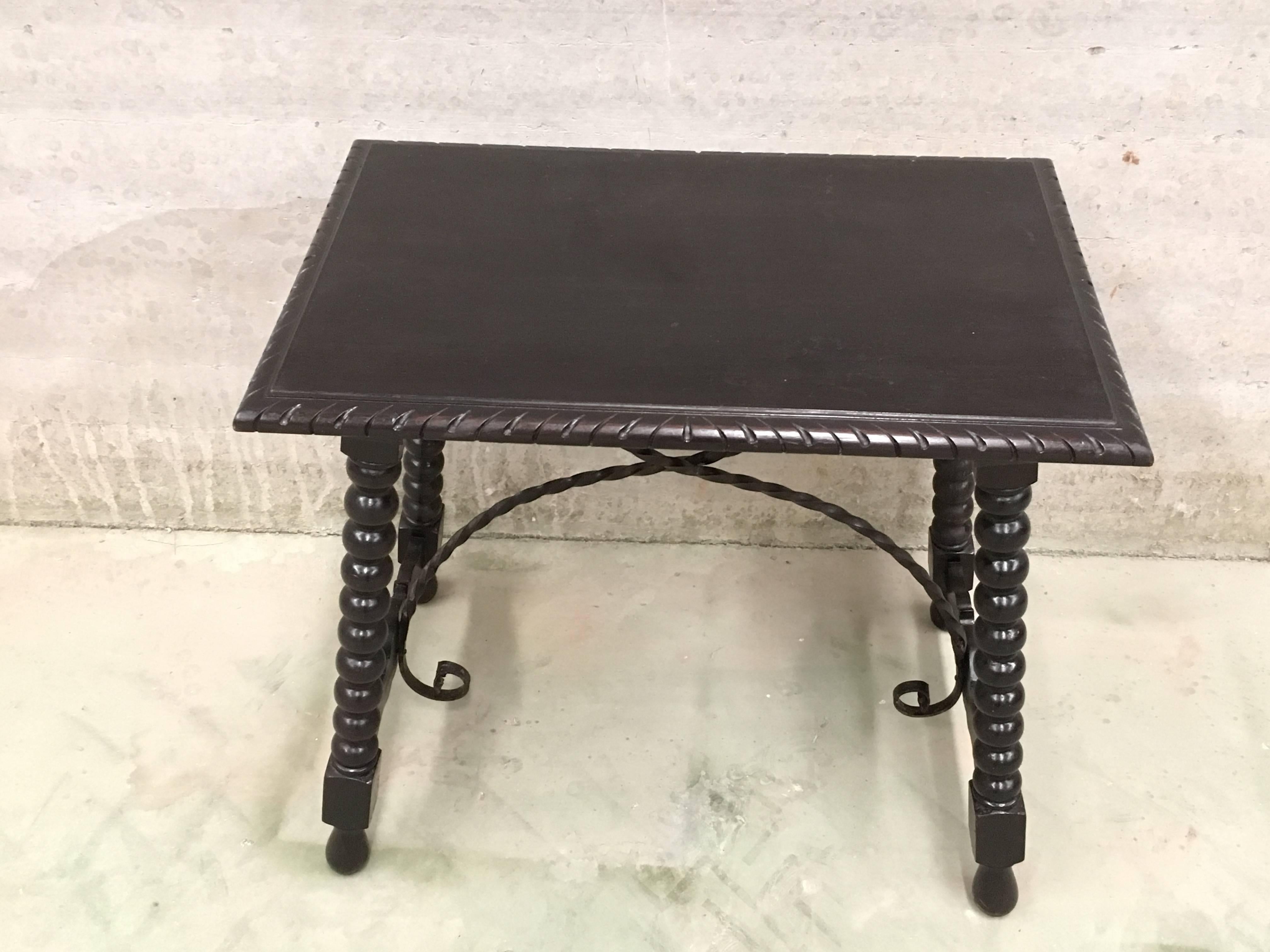19th Spanish Baroque Side Table with Iron Stretcher and Carved Top in Walnut For Sale 1
