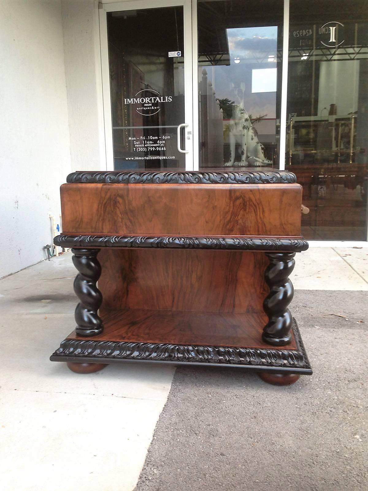 Important Art Deco Desk Table in Walnut with Black Glass Top 2