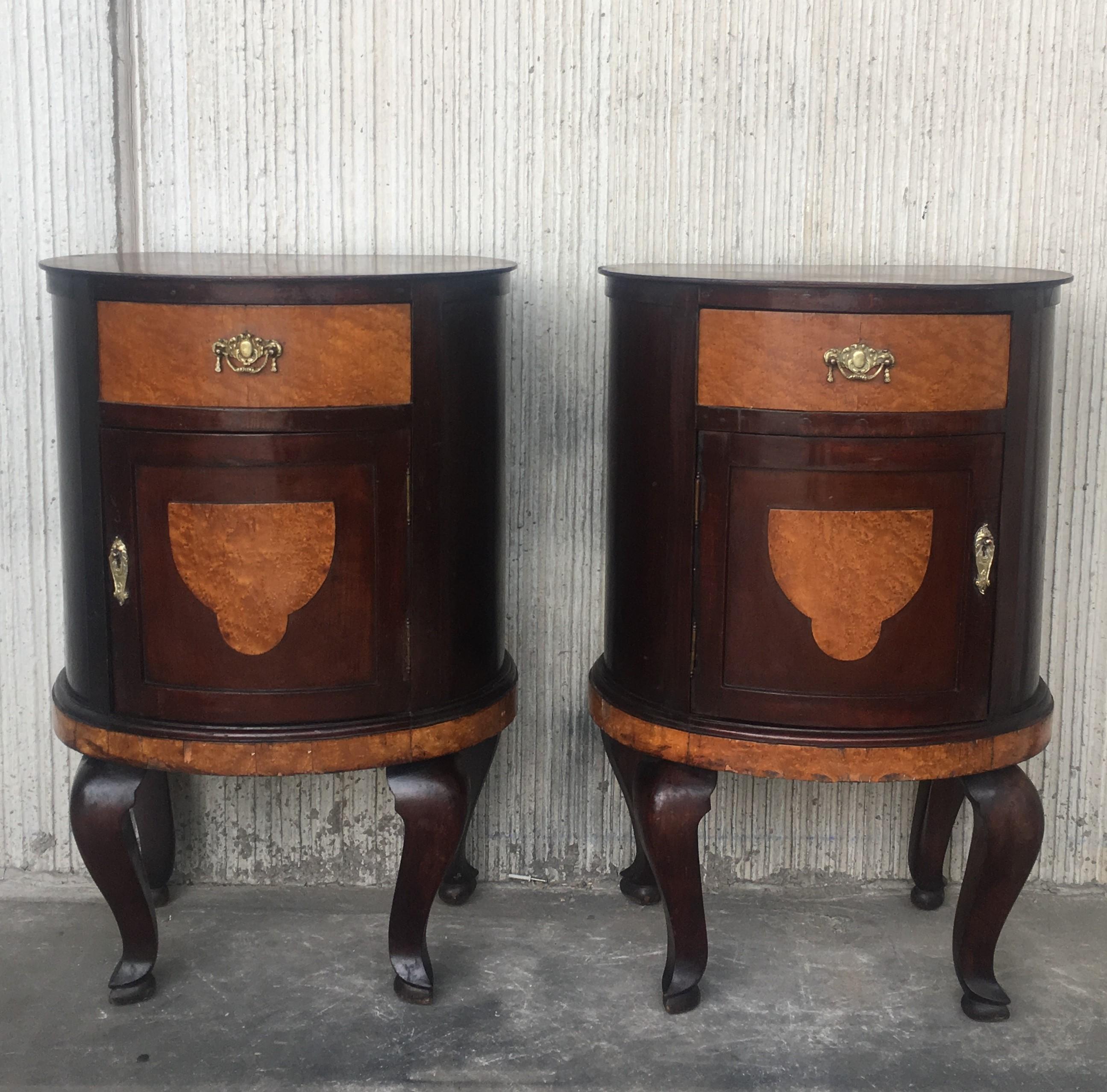 Pair of marquetry nightstands with metal crest one drawer and one compartment.
Originals handles and garniture.

Measures: Height to the table 30.75 in
Total height 39.75 in.
   