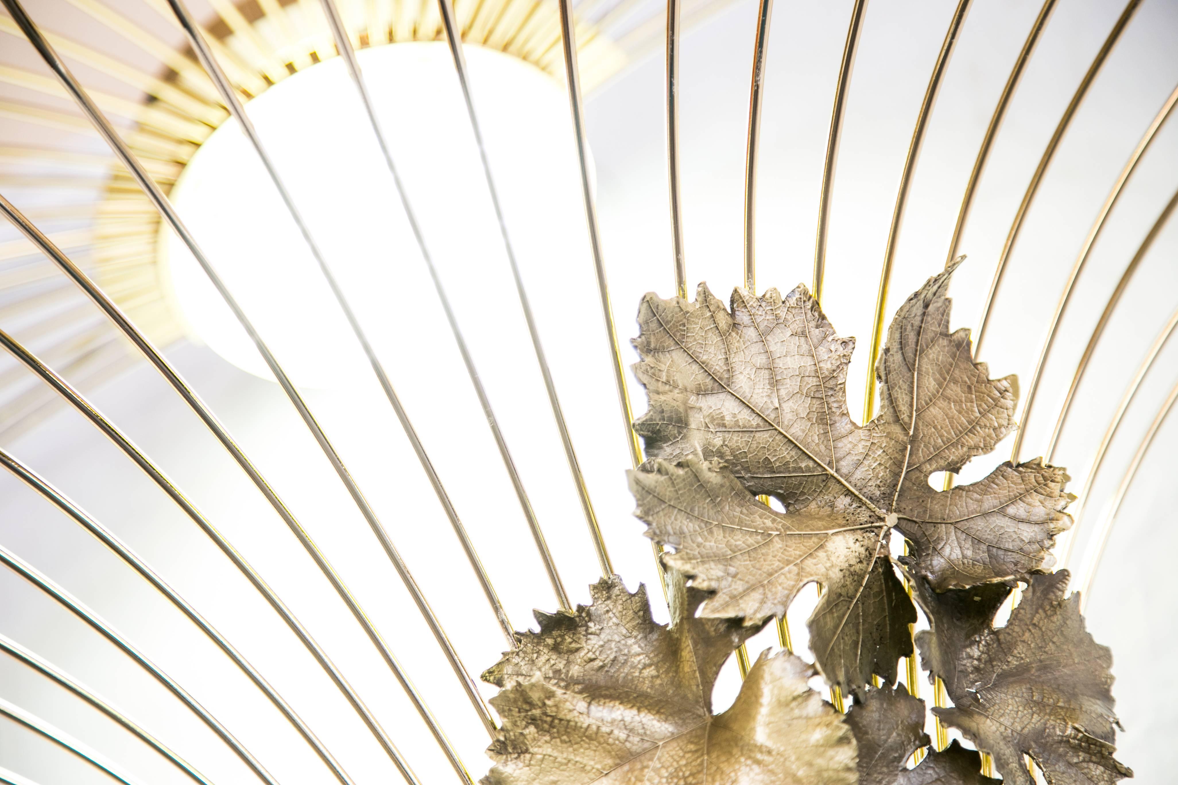 Lustre moderne sculptural du 21e siècle à LED fait à la main en laiton et cire perdue en vente 1