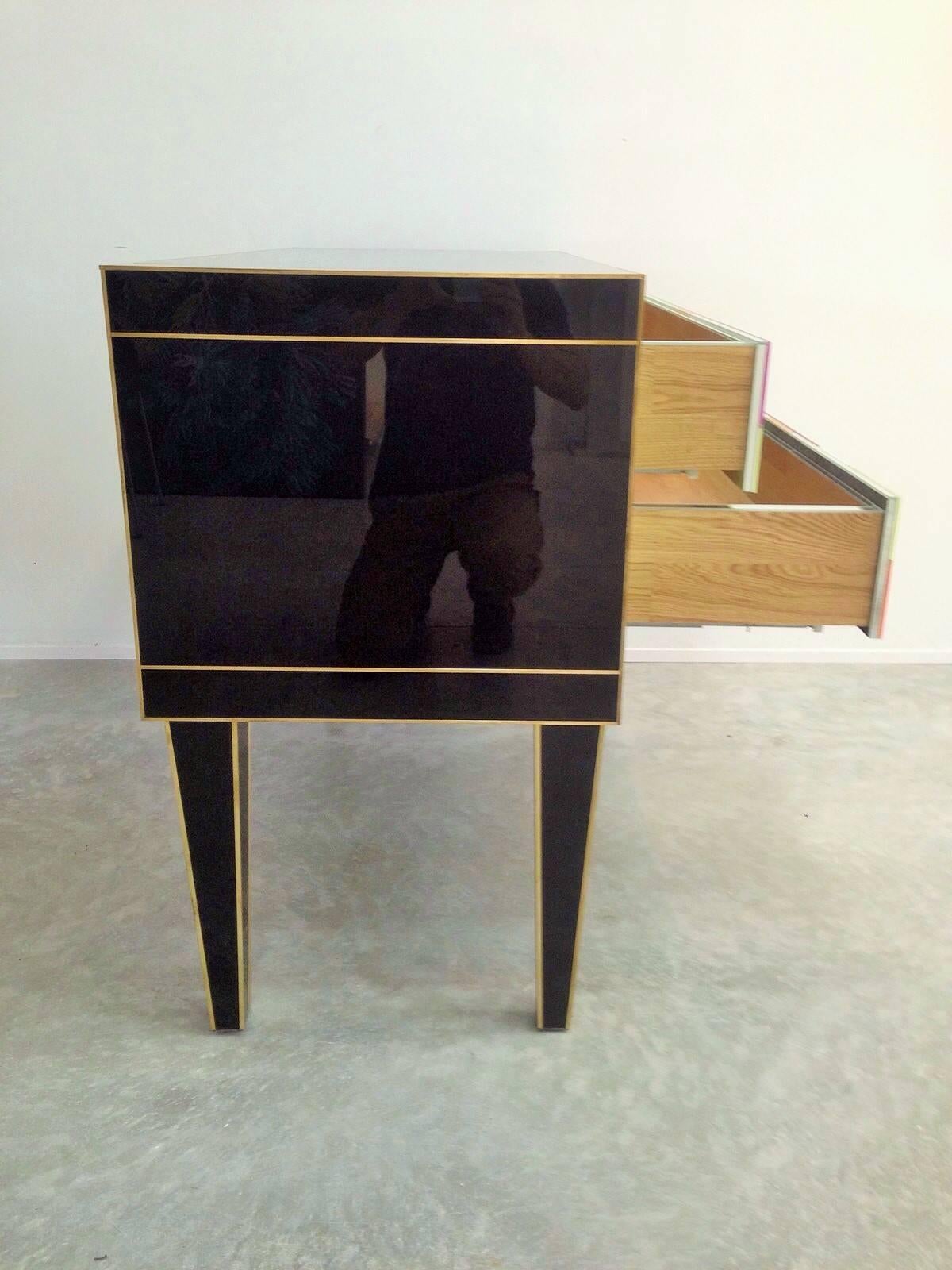 Commode inMIrrored Glass. Chest of drawers Mirrored. Credenza In Excellent Condition In Miami, FL