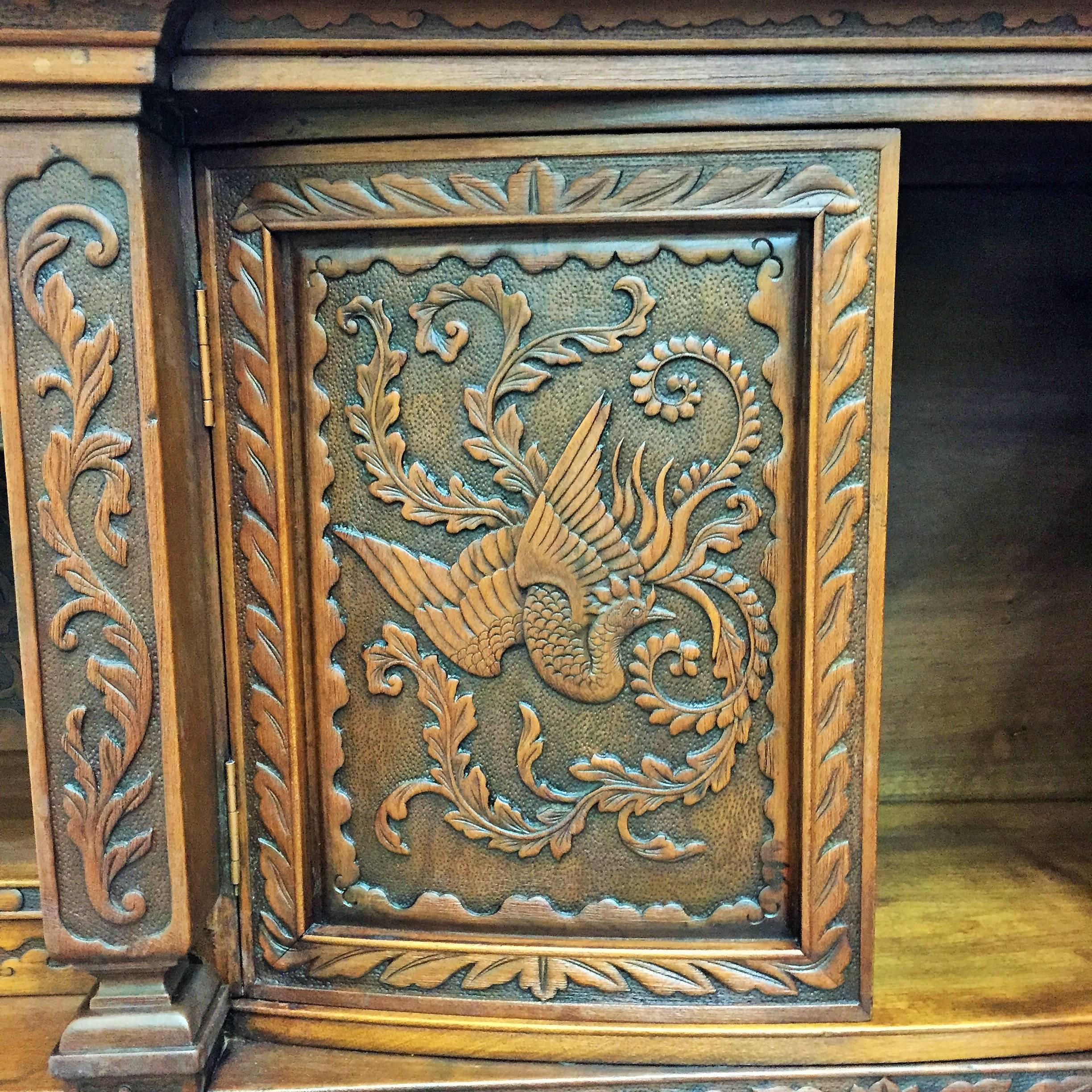 Legno Antico mobile in legno di olmo intagliato a mano del Giappone, credenza, Meiji, XX secolo in vendita