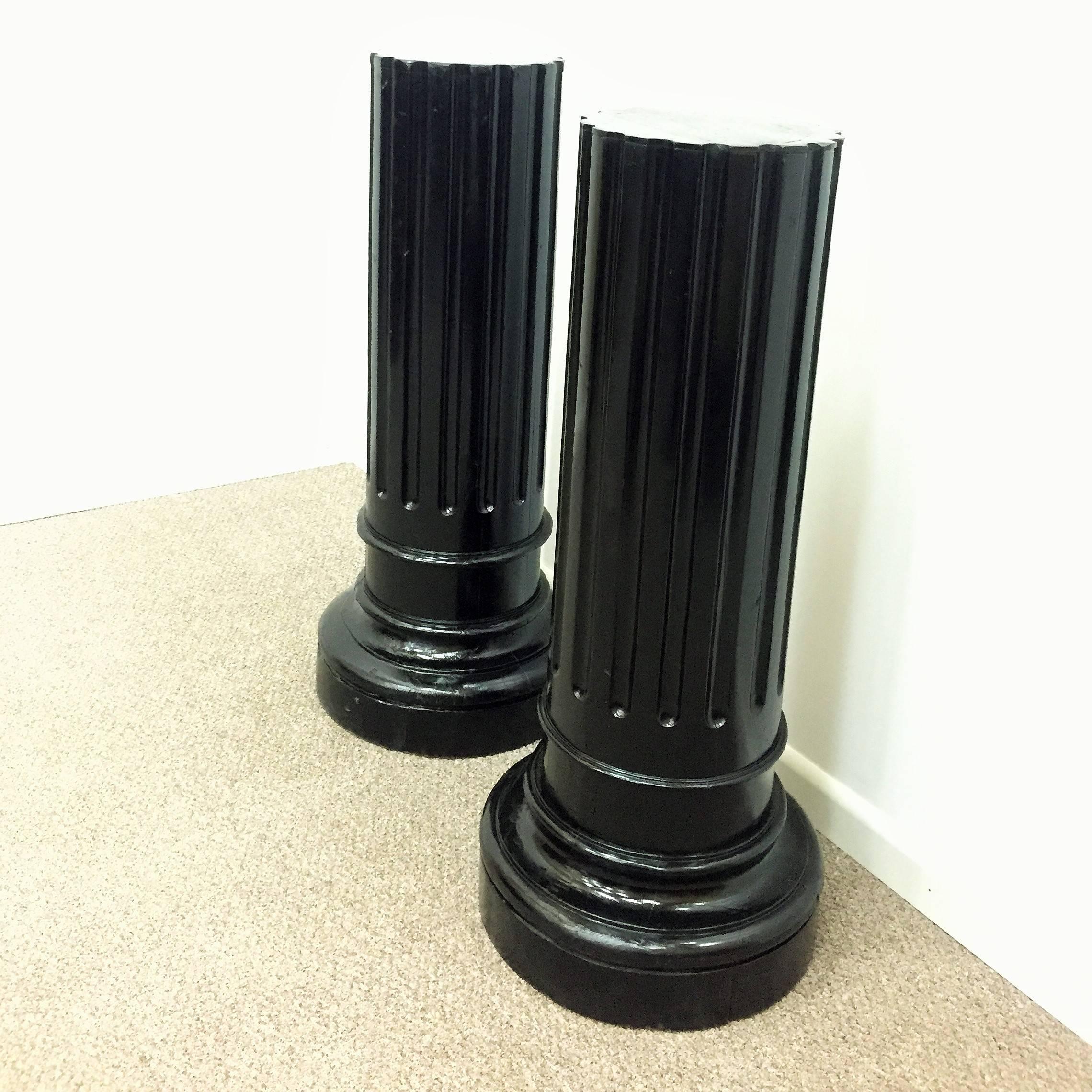 Painted and ebonized gesso over solid pine wood, fluted column resting on octagonal bases.