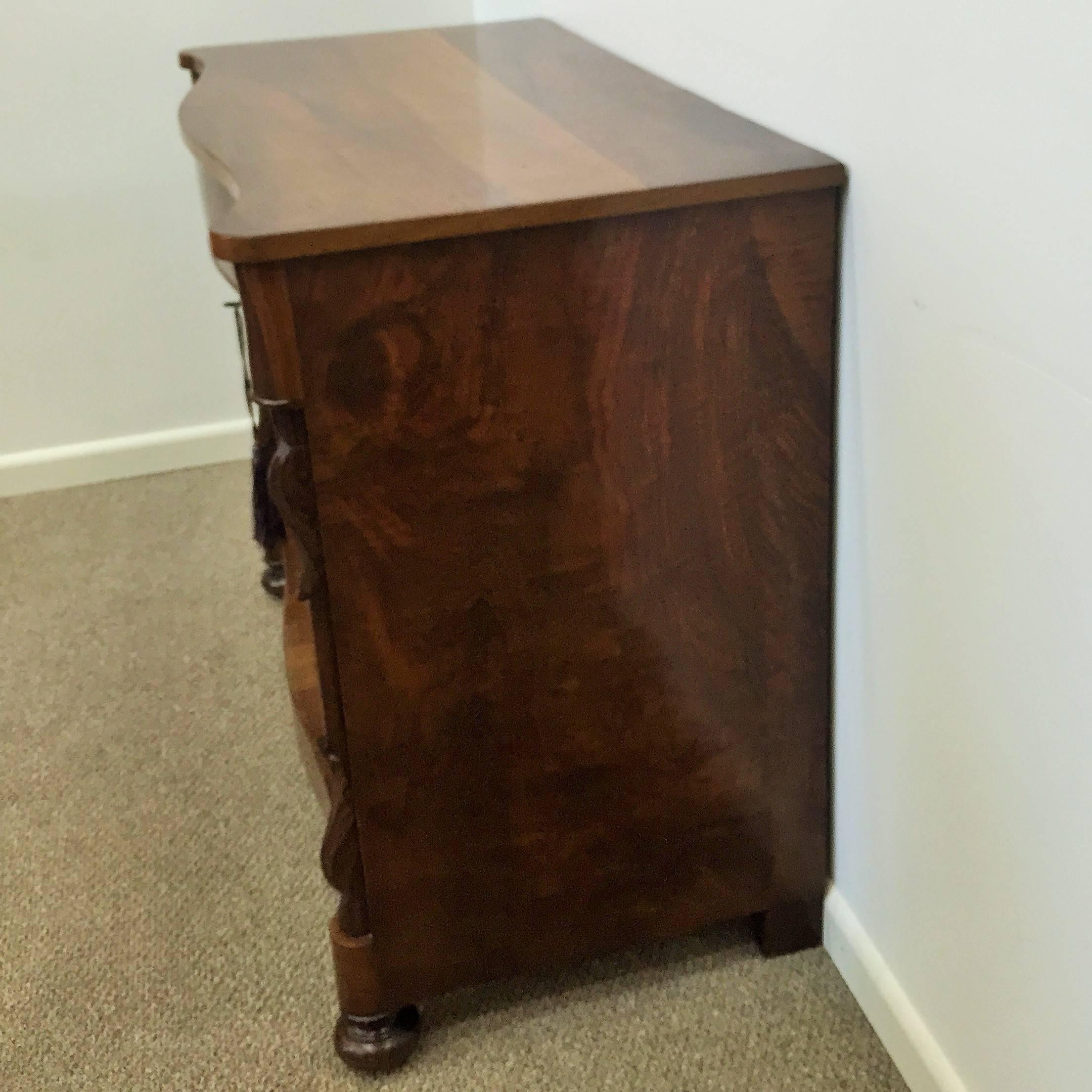 Chest of drawers. French Restauration Period Crotch Walnut Commode In Excellent Condition In Miami, FL