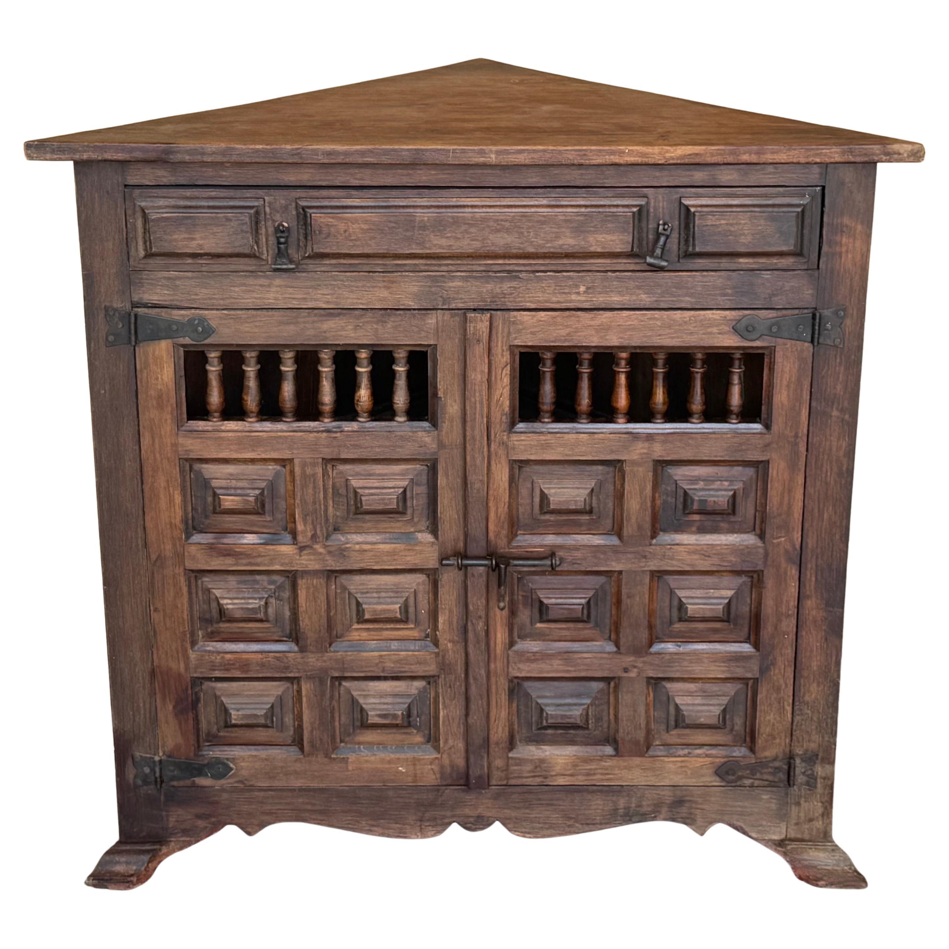 Antique French Armadio d'angolo con cassetto e porta
