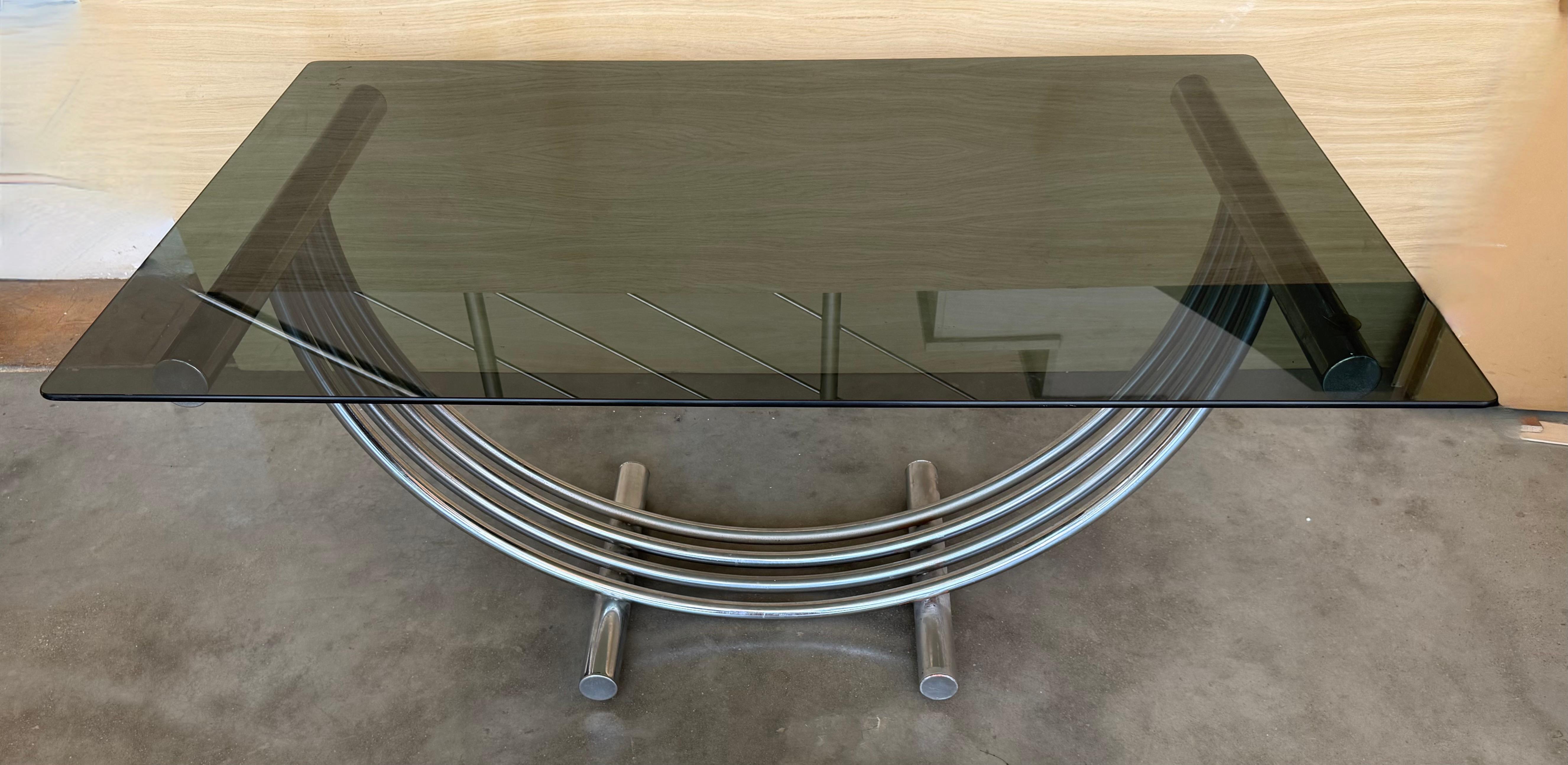 Espagnol Table de salle à manger moderne du milieu du siècle Romeo Rega en chrome, laiton et verre en vente
