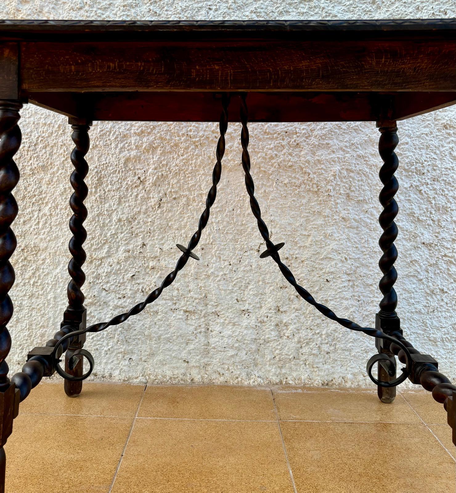 19th Century Spanish Side Table with Cared Turned Legs and Iron Stretcher, 1850 For Sale 1
