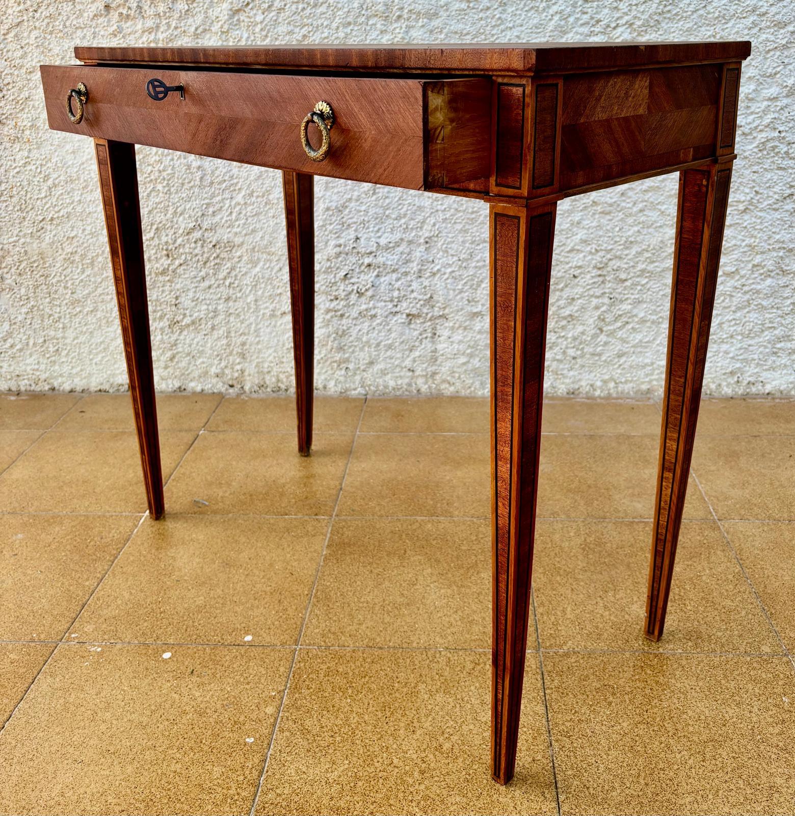 French Walnut Veneer Table, 1940s In Good Condition For Sale In Miami, FL
