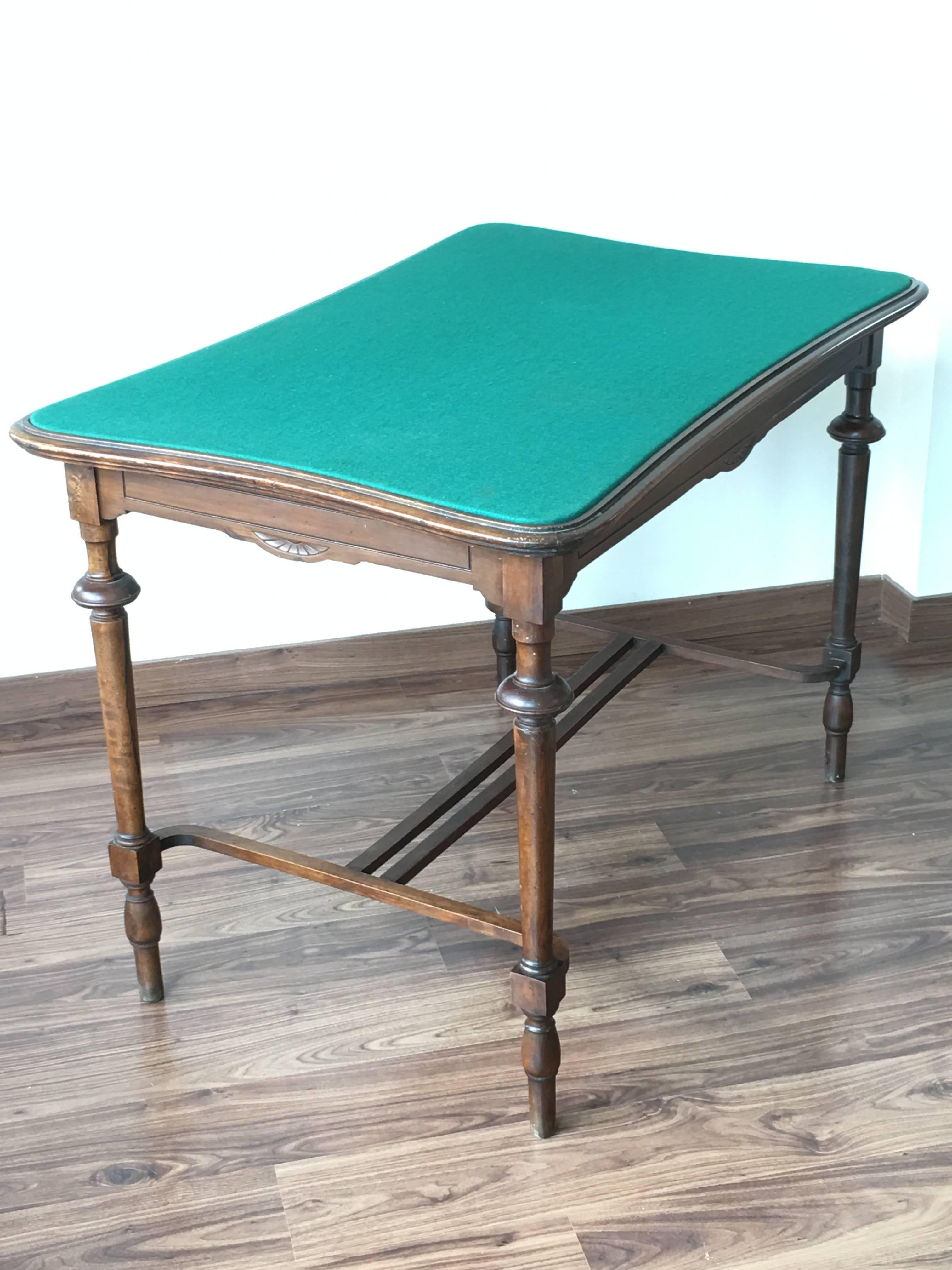 Vintage Victorian Style Walnut Writing Table Desk Game Table In Excellent Condition In Miami, FL