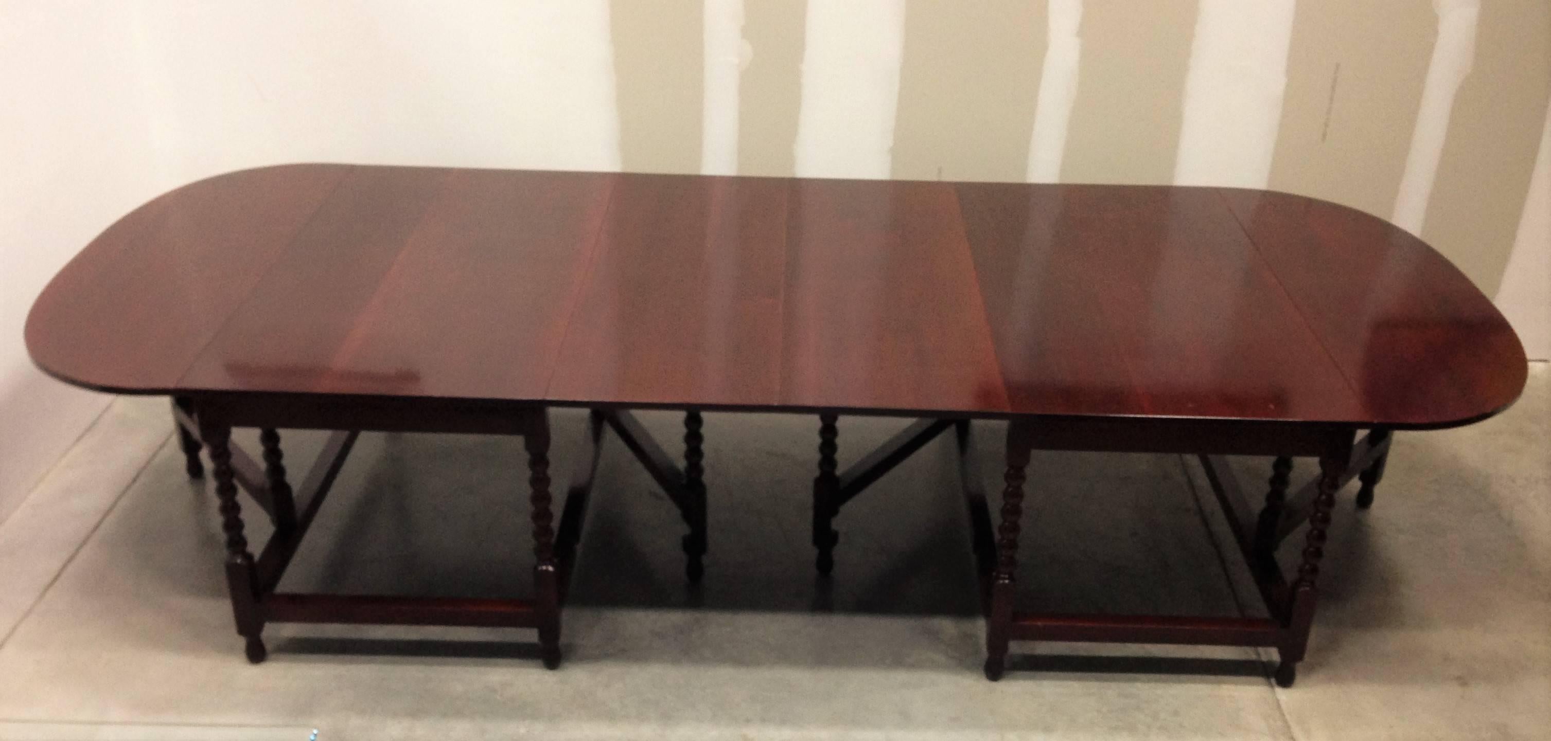 Zweiteiliger Esstisch oder Konferenztisch aus Mahagoni aus der späten Regency-Periode im Zustand „Hervorragend“ im Angebot in Miami, FL