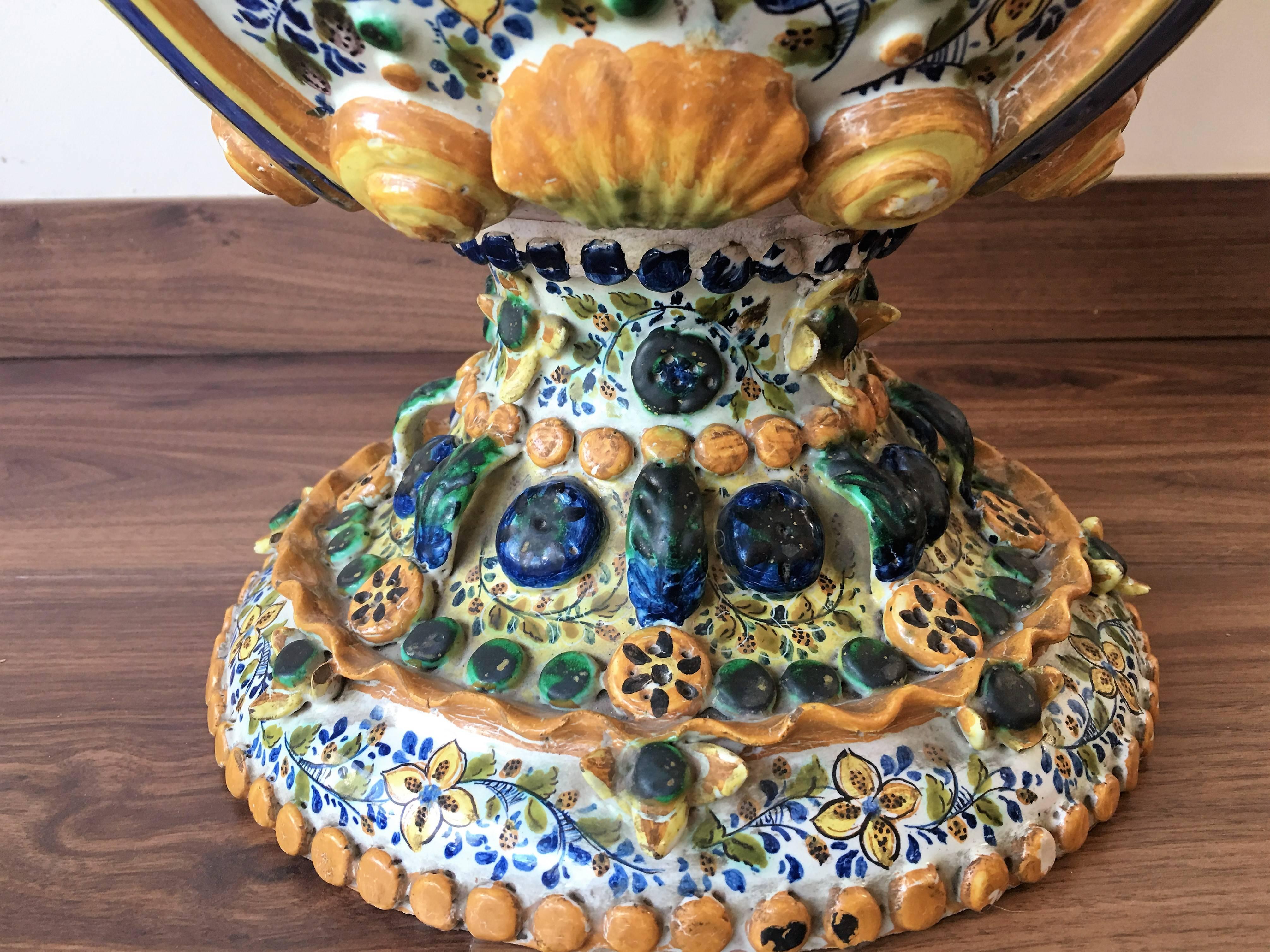 Céramique Importantes urnes espagnoles en terre cuite peintes du 19ème siècle en vente