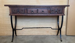**Consolle spagnola d'epoca intagliata con base in ferro forgiato a mano e due cassetti**