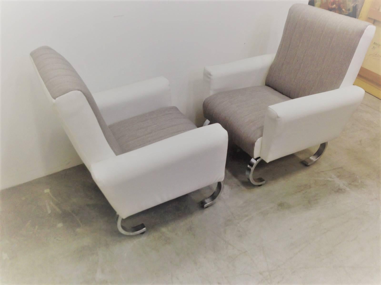 Mid-Century Modern exclusive pair of sleek Italian armchairs with metal base.
Pair of wildly stylish Mid-Century tall back lounge chairs of aerodynamic design with original curved nickeled iron bases.
The backrest and seats have been newly