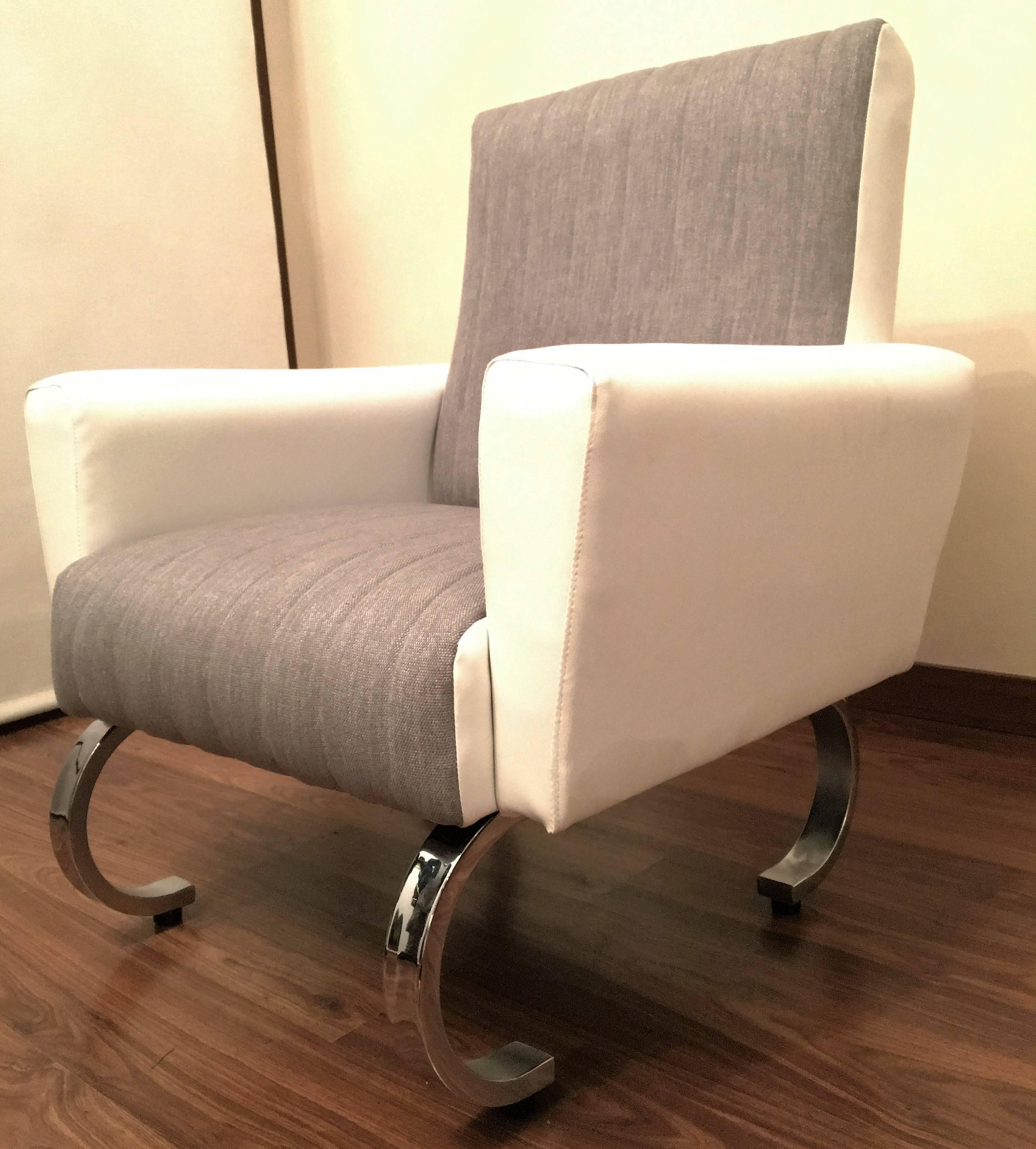 Mid-Century Exclusive Pair of Sleek Italian Armchairs with Curved Metal Base In Good Condition For Sale In Miami, FL