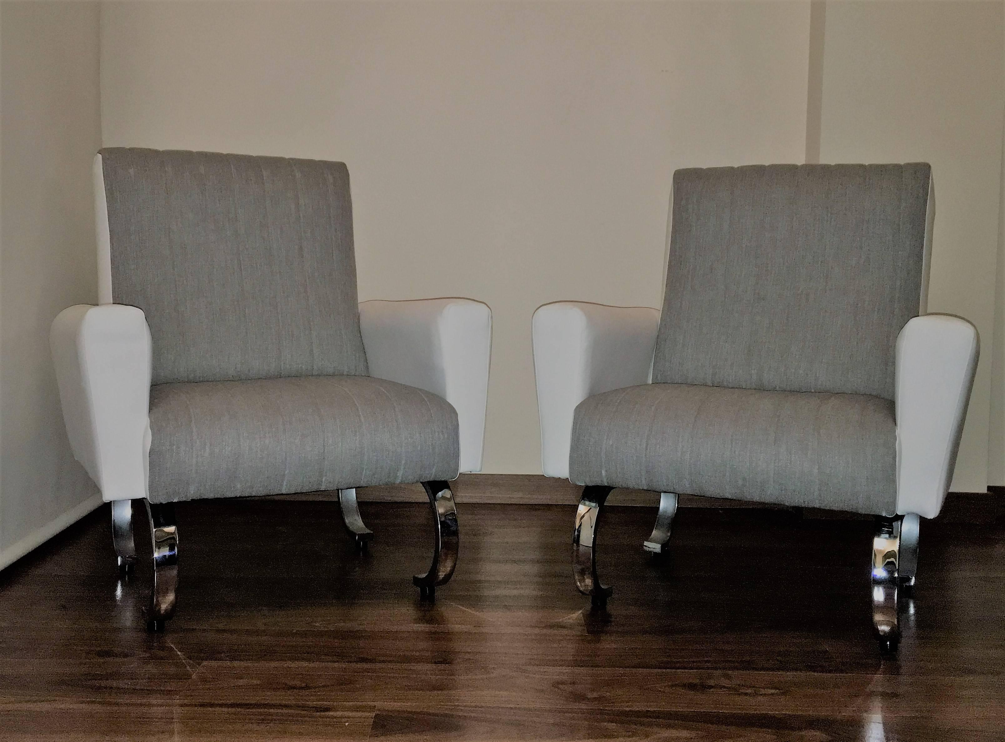 Nickel Mid-Century Exclusive Pair of Sleek Italian Armchairs with Curved Metal Base For Sale