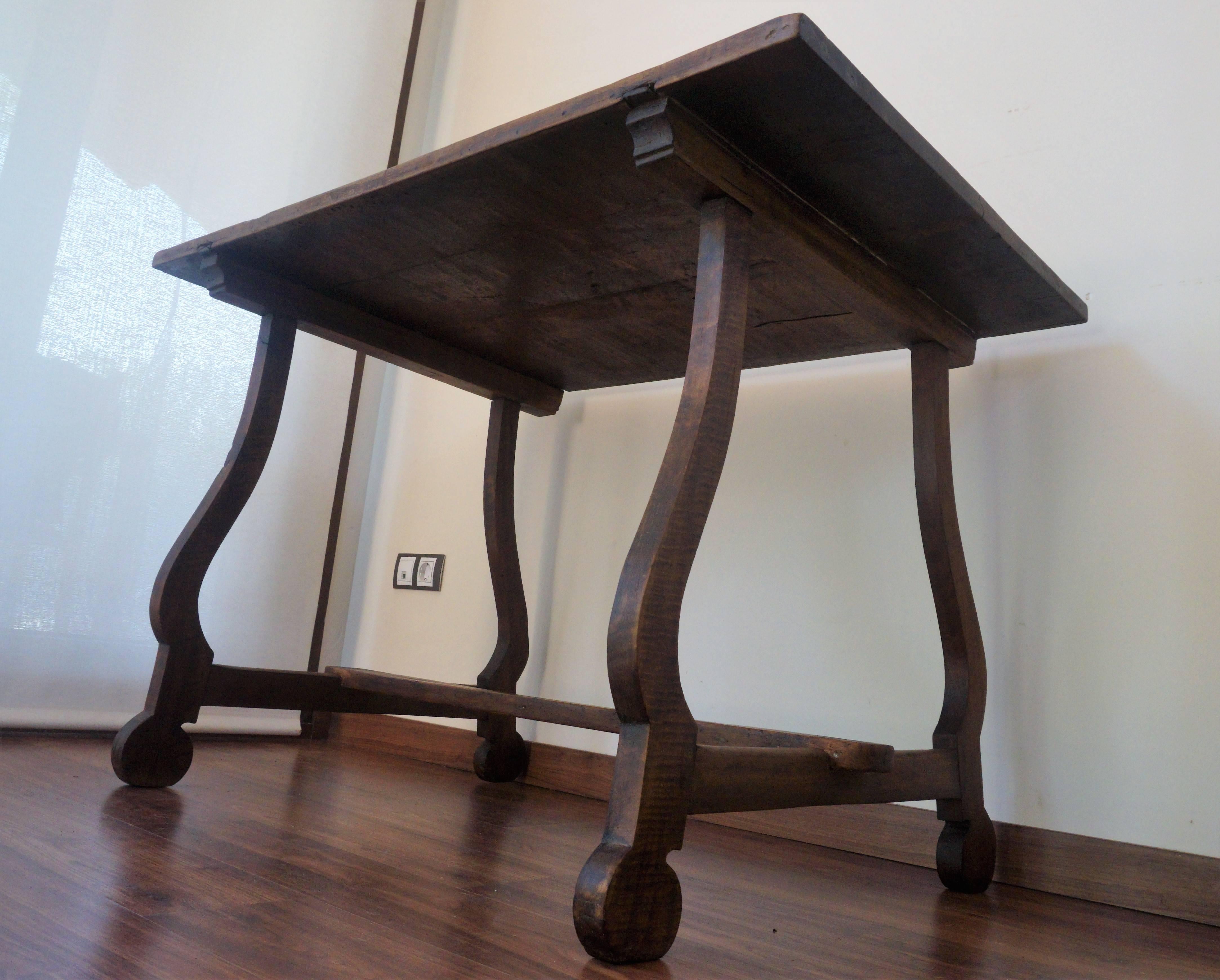 19th Century Spanish Baroque Trestle-Refectory Table on Lyre-Shaped Legs In Excellent Condition In Miami, FL