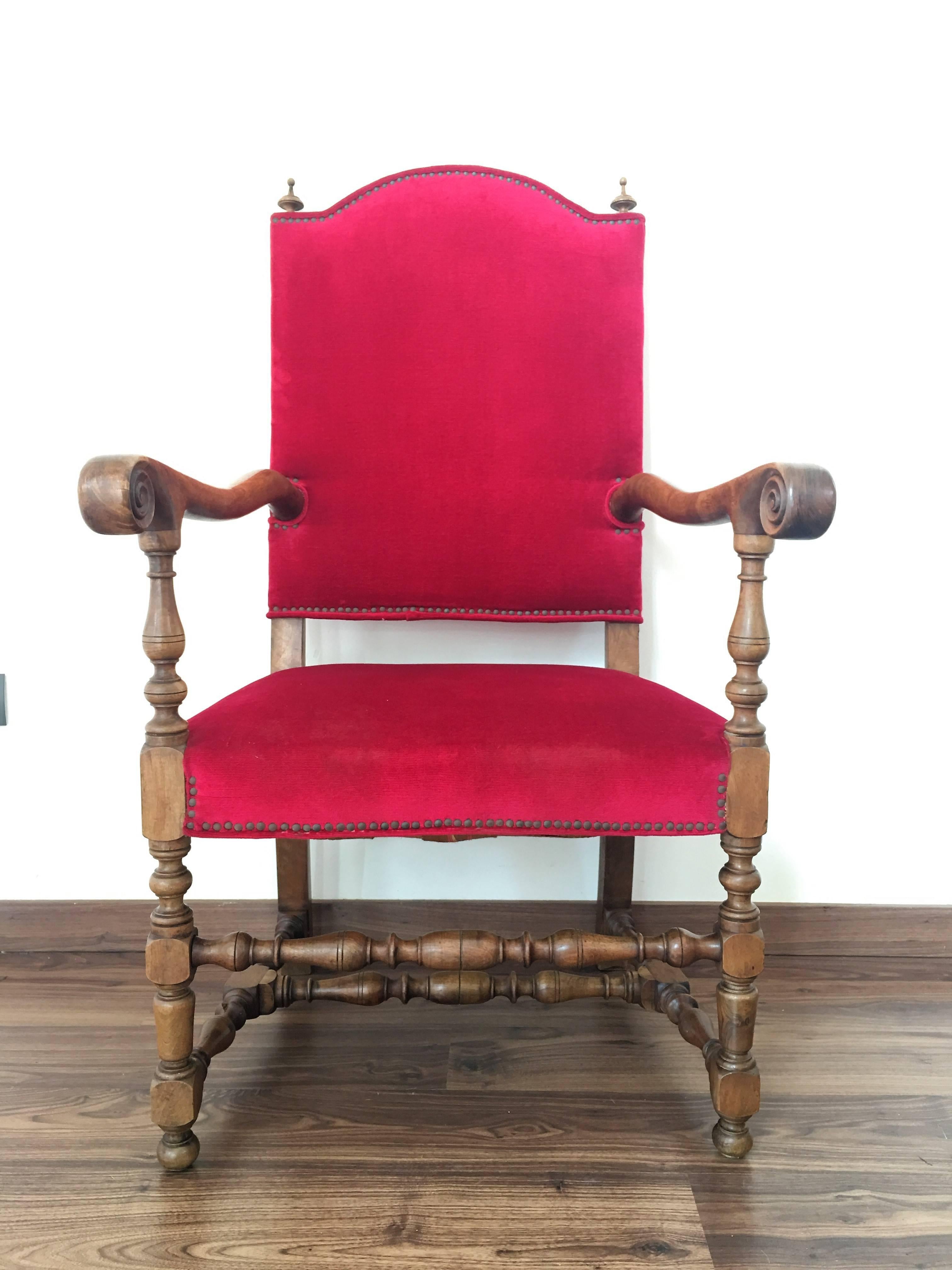 19th century Louis XIII style fauteuils throne armchair in red velvet

Carved style walnut armchair

Completely restored

