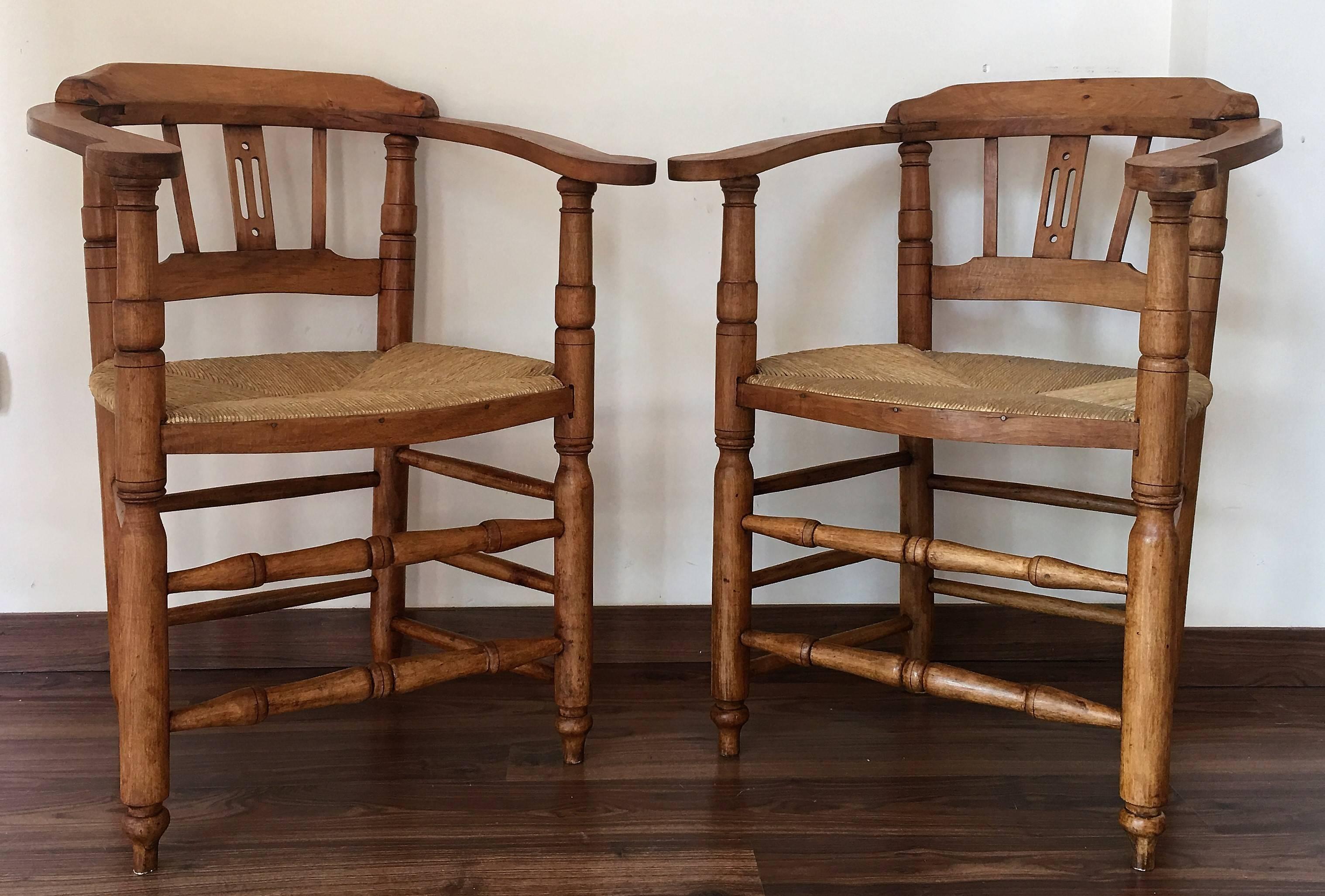 Pair of Spanish horseshoe back and cane armchairs
Completely restored.


 