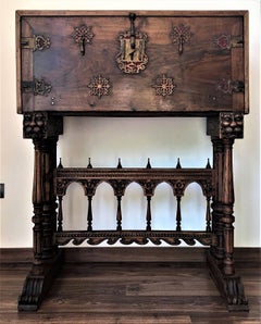 Bargueno du 17e siècle à colonnes avec pont de pied, Espagne, cabinet sur Stand