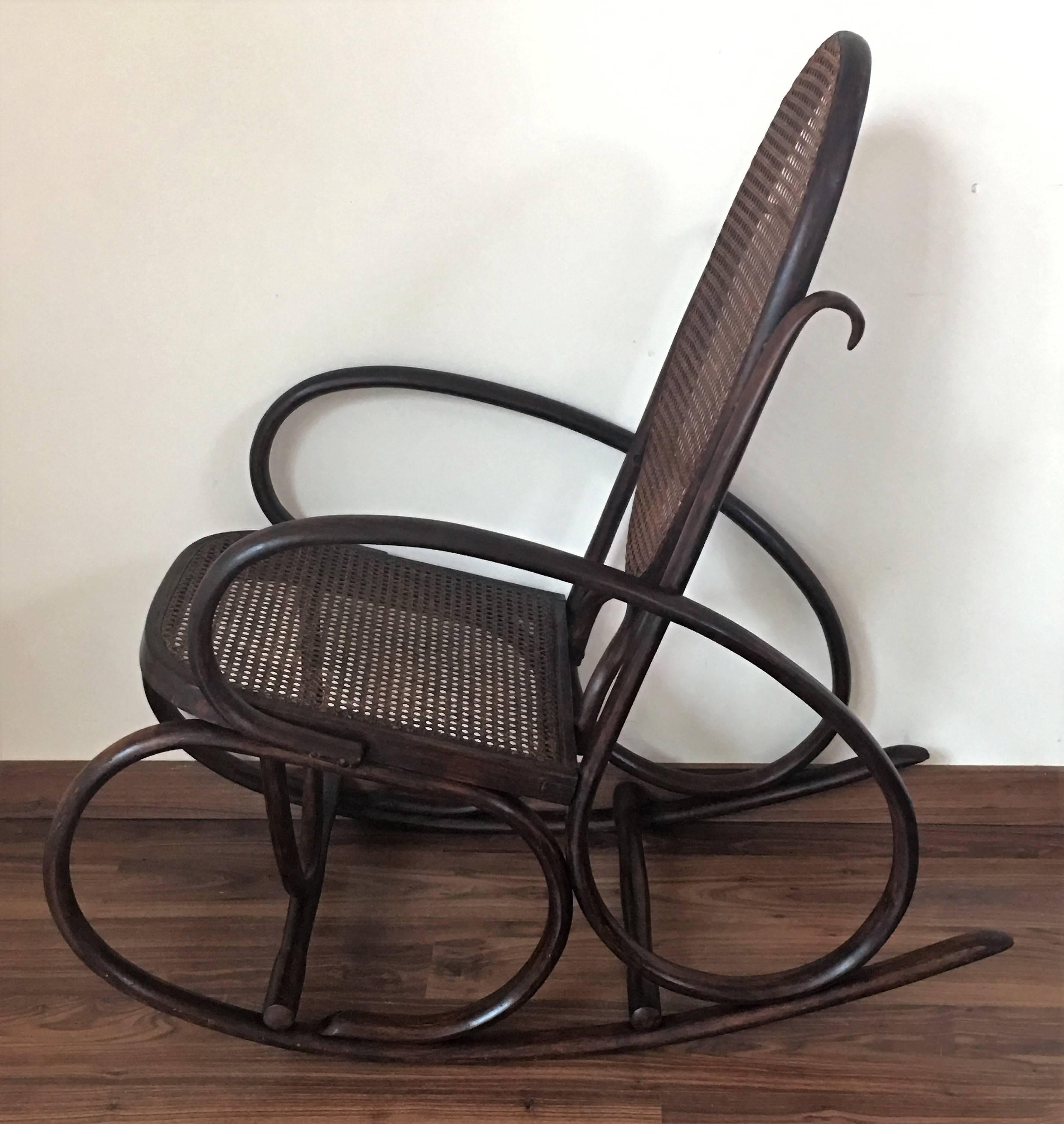 Cane Mid-Century Elegant Rattan Pair of Rocking Chairs in the Thonet Style