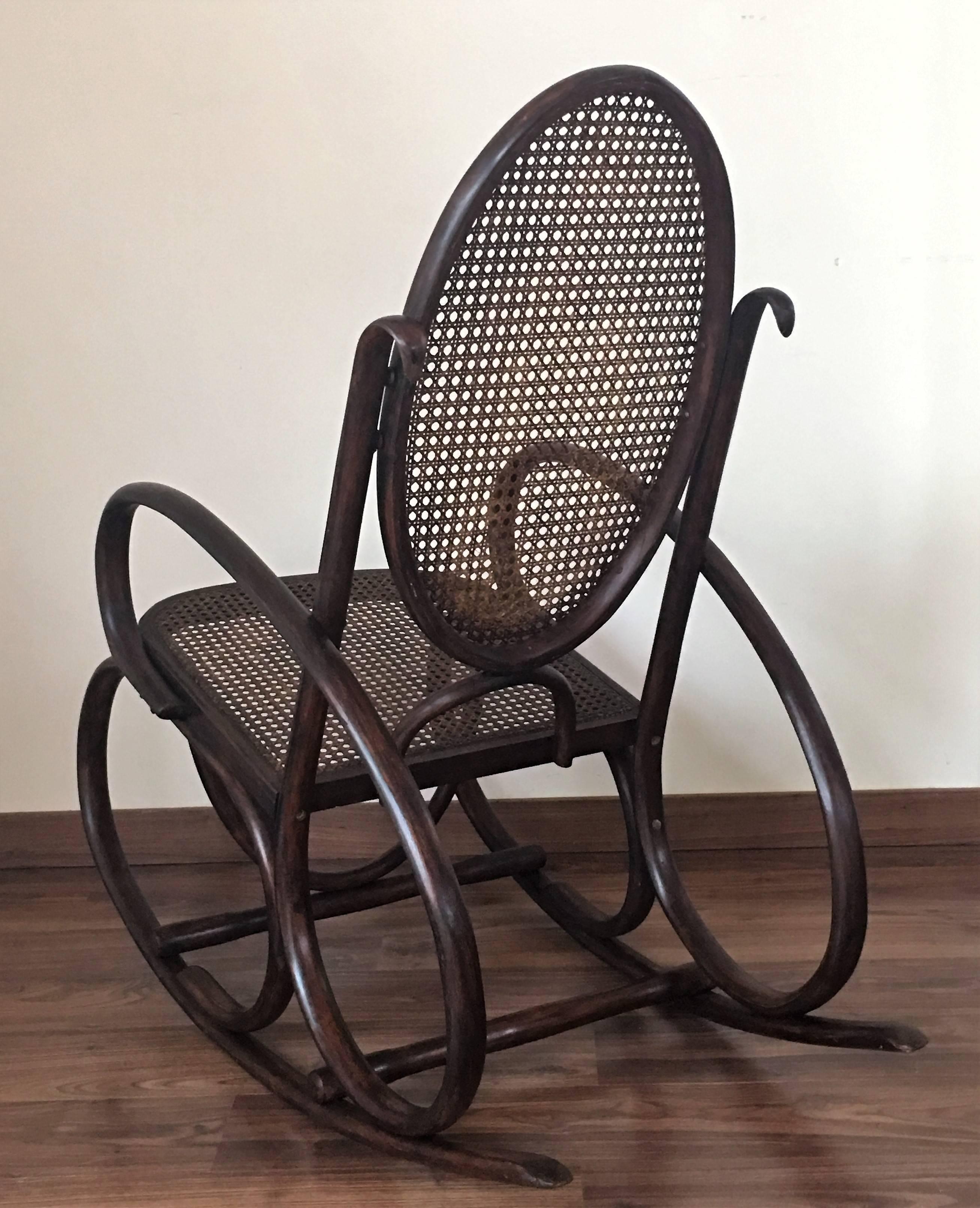 Mid-Century Elegant Rattan Pair of Rocking Chairs in the Thonet Style 1