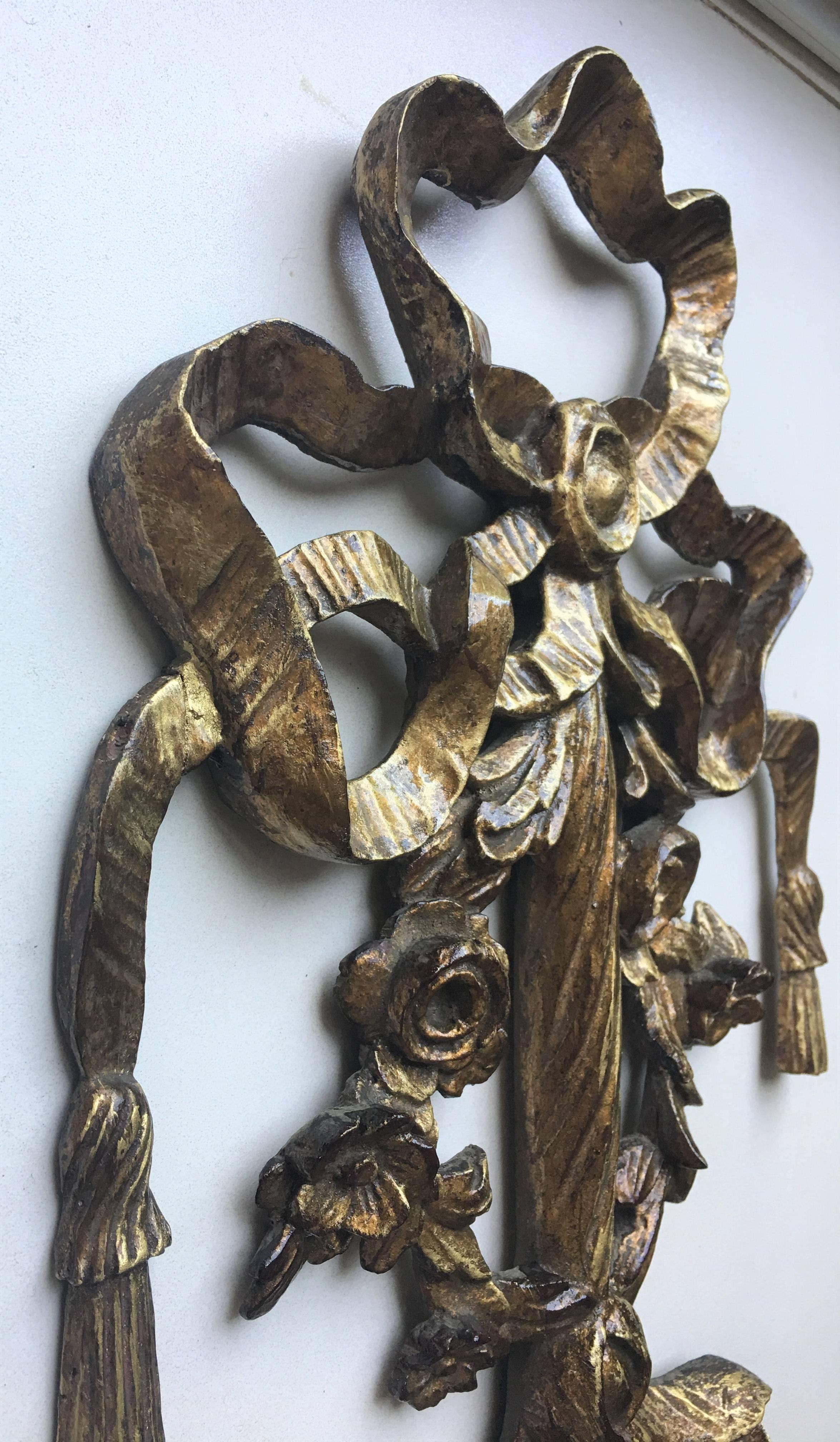 Pareja de candelabros o apliques de pared de madera dorada tallada de la Regencia del siglo XIX en venta 1