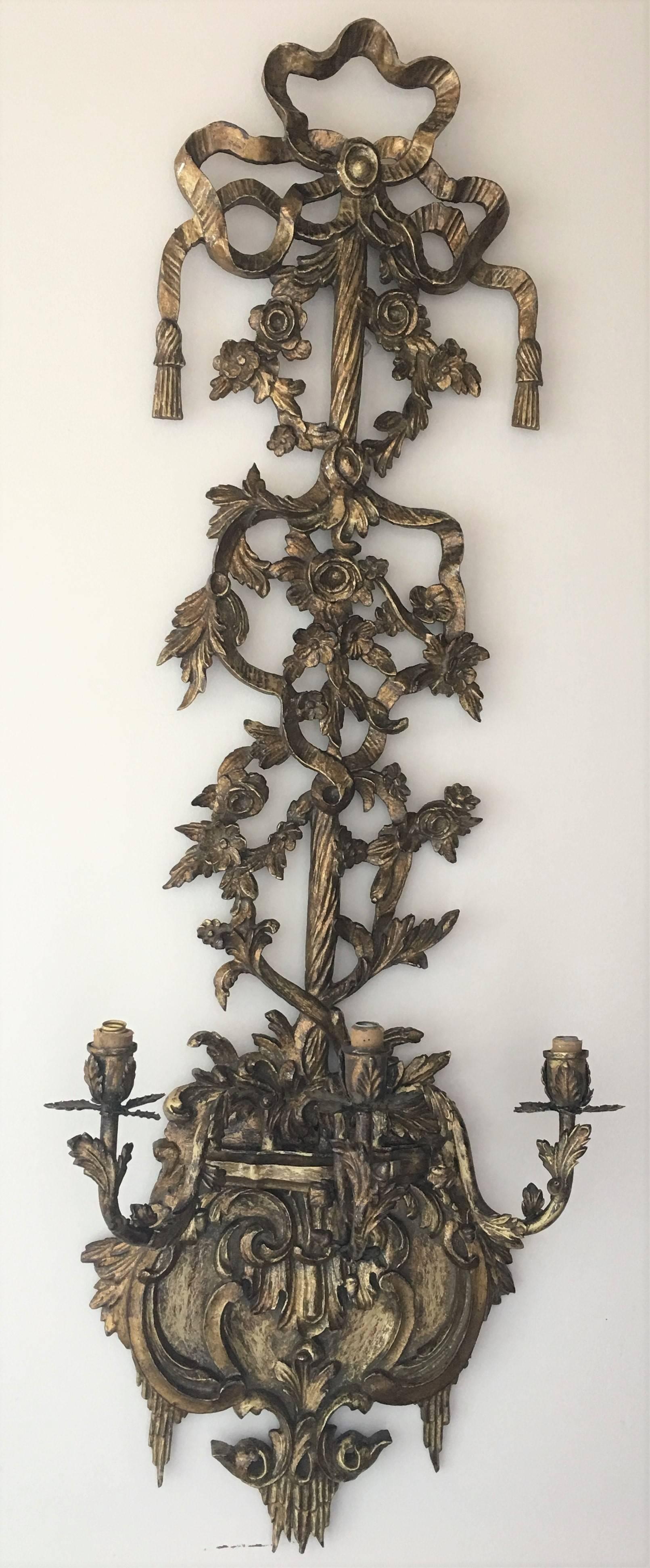 Pair of 19th Century Regency Carved Giltwood Sconces or Wall Appliques In Excellent Condition For Sale In Miami, FL