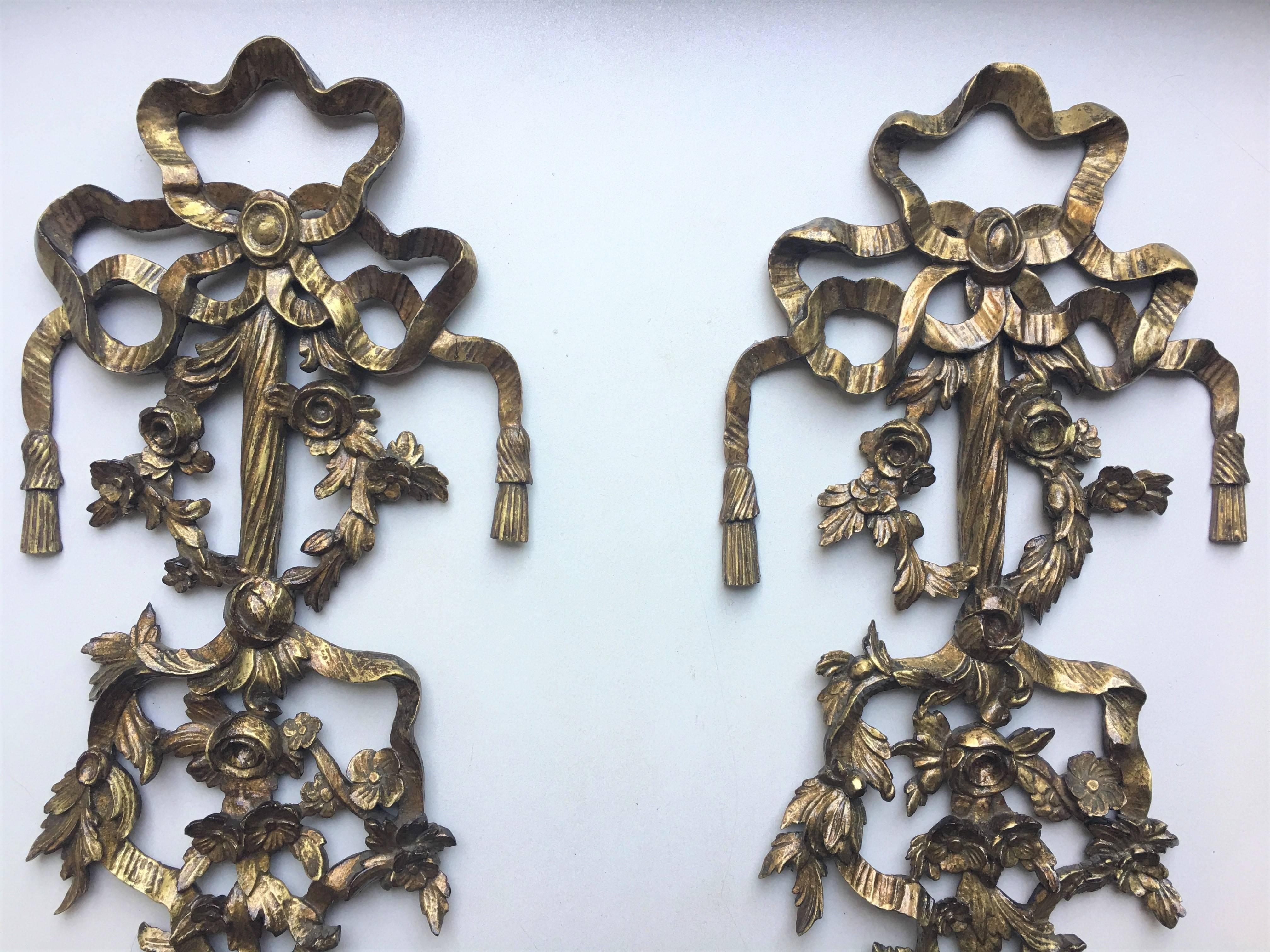 Pareja de candelabros o apliques de pared de madera dorada tallada de la Regencia del siglo XIX Madera en venta