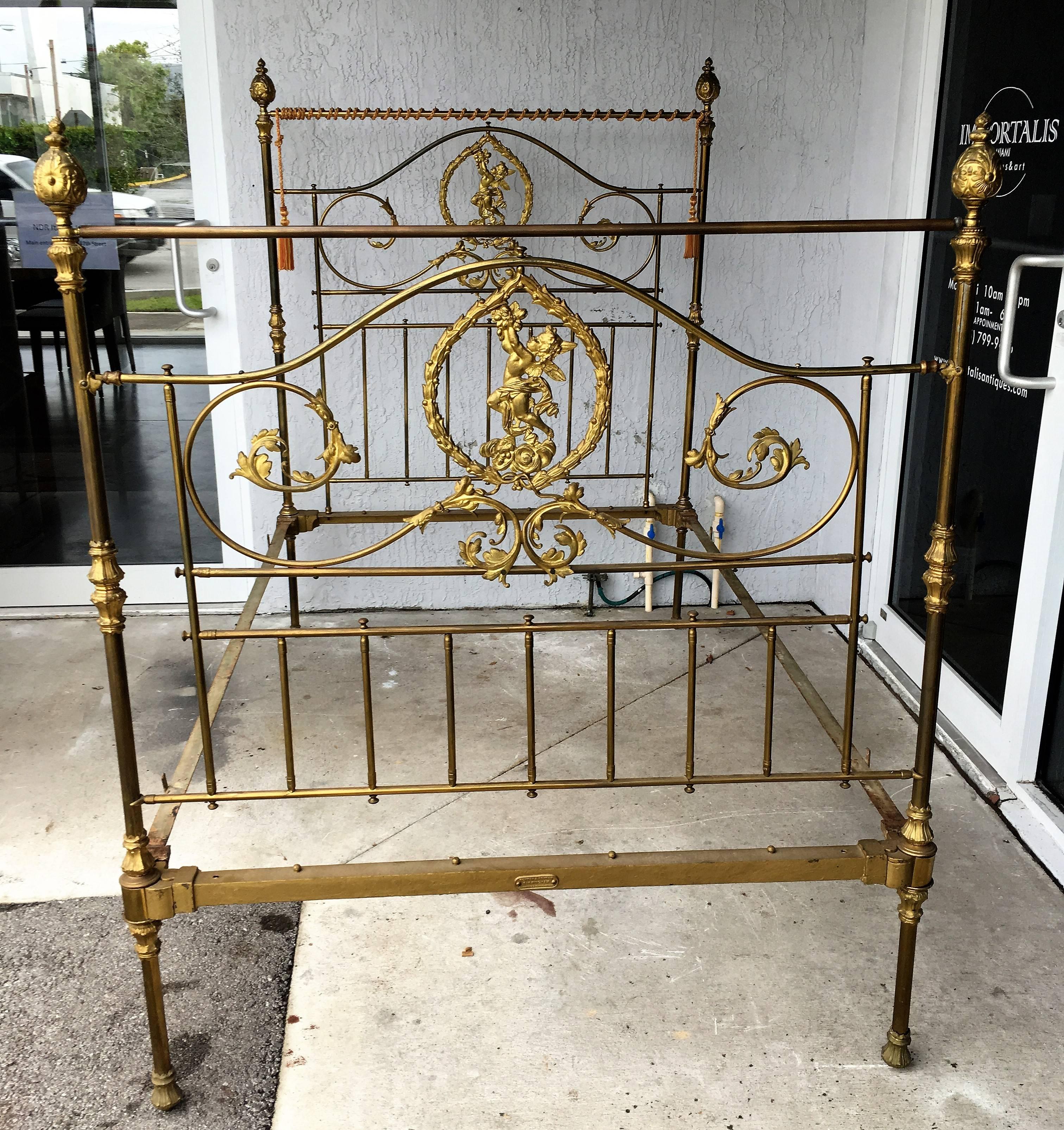 19th century bronze twin bed with cherubs

You can use this like bed or like two headboard if you don´t assembled it.
