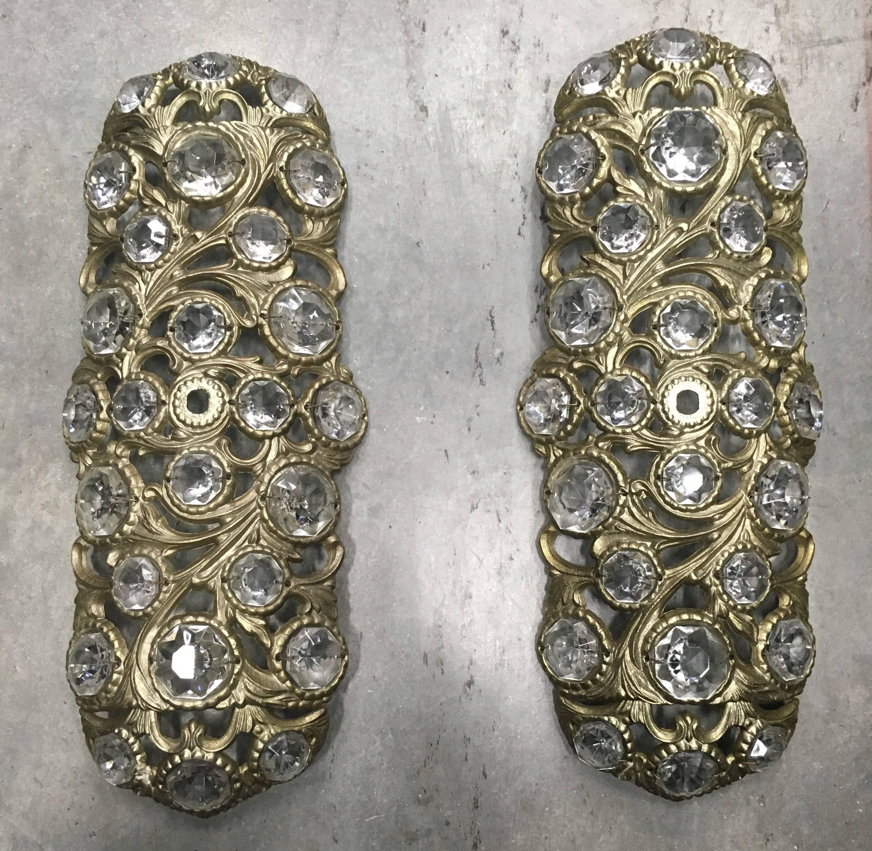 Pair of 1970s Italian Bronze Sconces Embellished with Crystals In Excellent Condition In Miami, FL