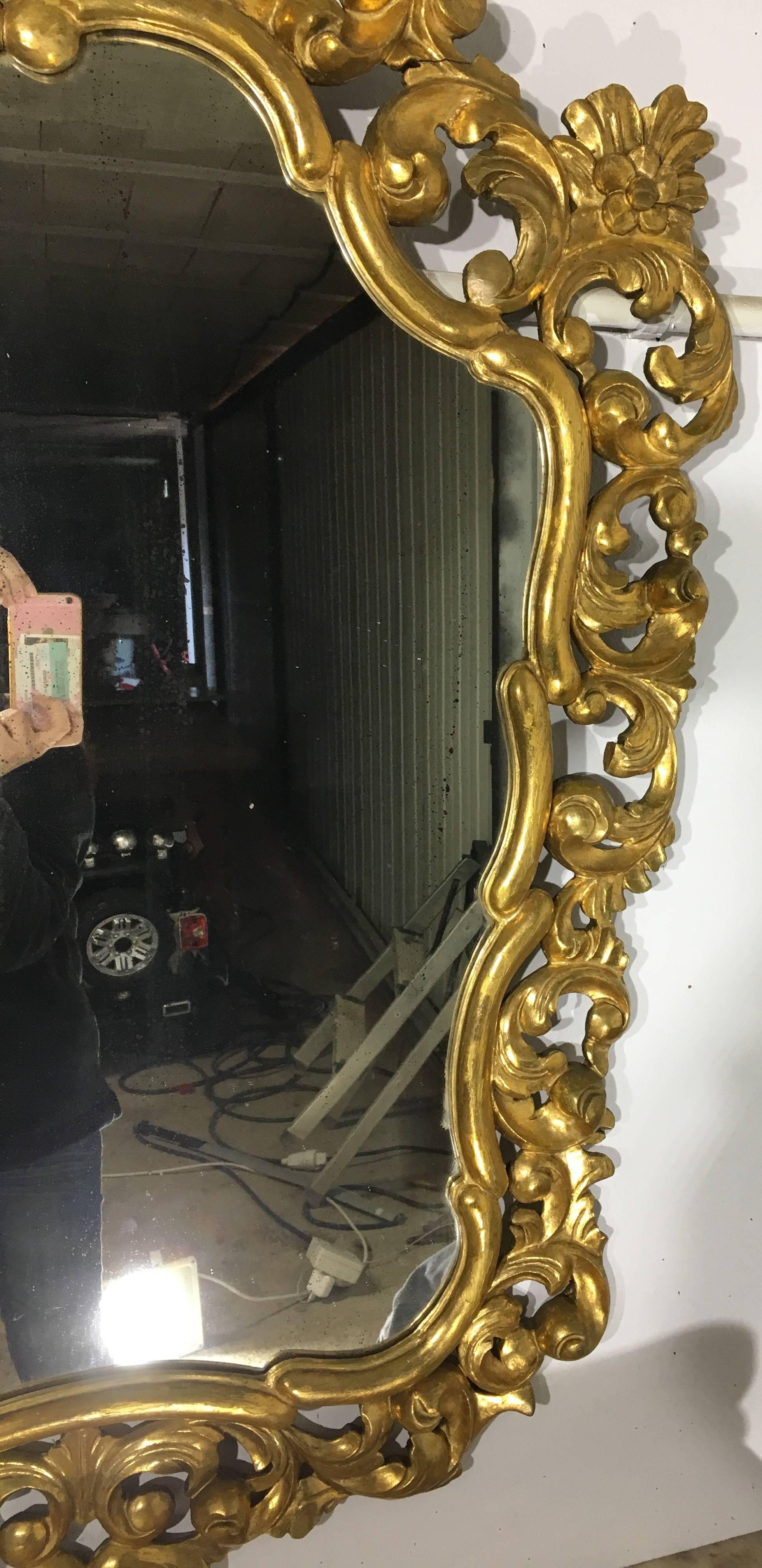 Rechteckiger Spiegel aus geschnitztem vergoldetem Holz, Französische Empire-Periode, 19. Jahrhundert  (Handgeschnitzt) im Angebot