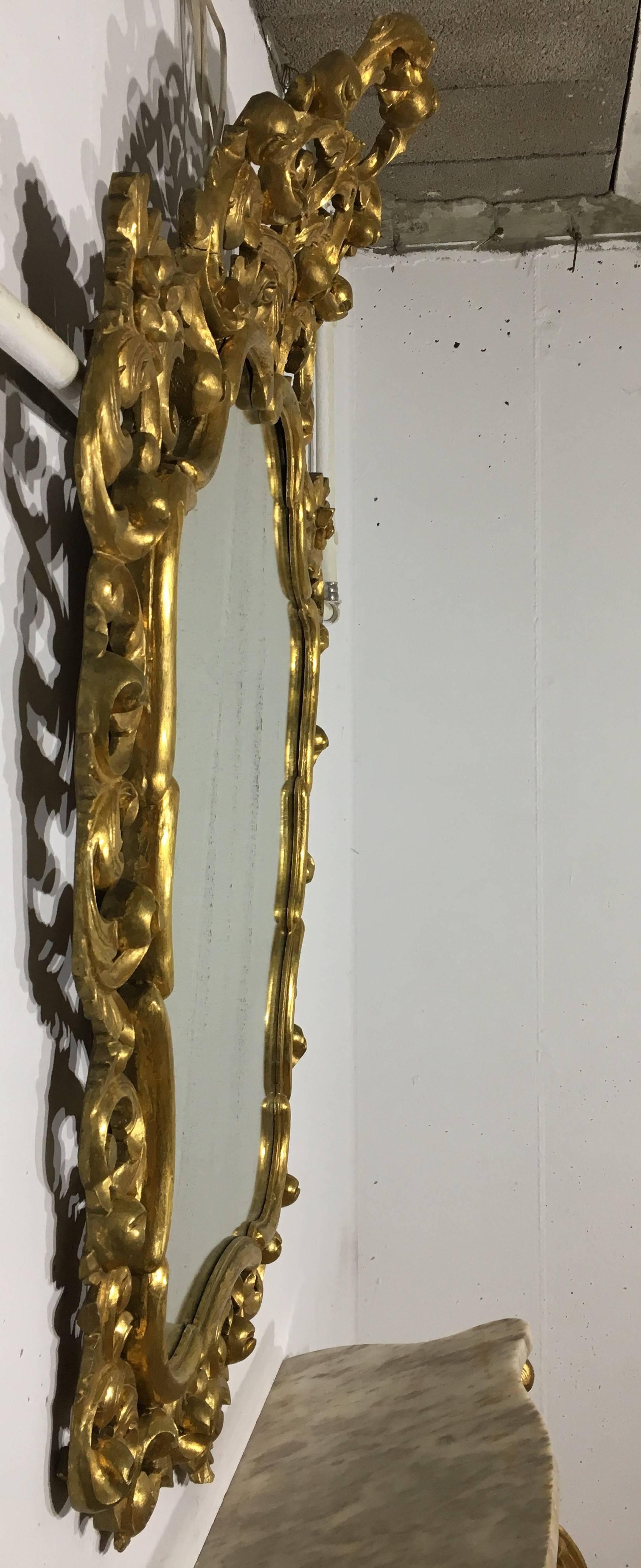 Rechteckiger Spiegel aus geschnitztem vergoldetem Holz, Französische Empire-Periode, 19. Jahrhundert  (Regency) im Angebot