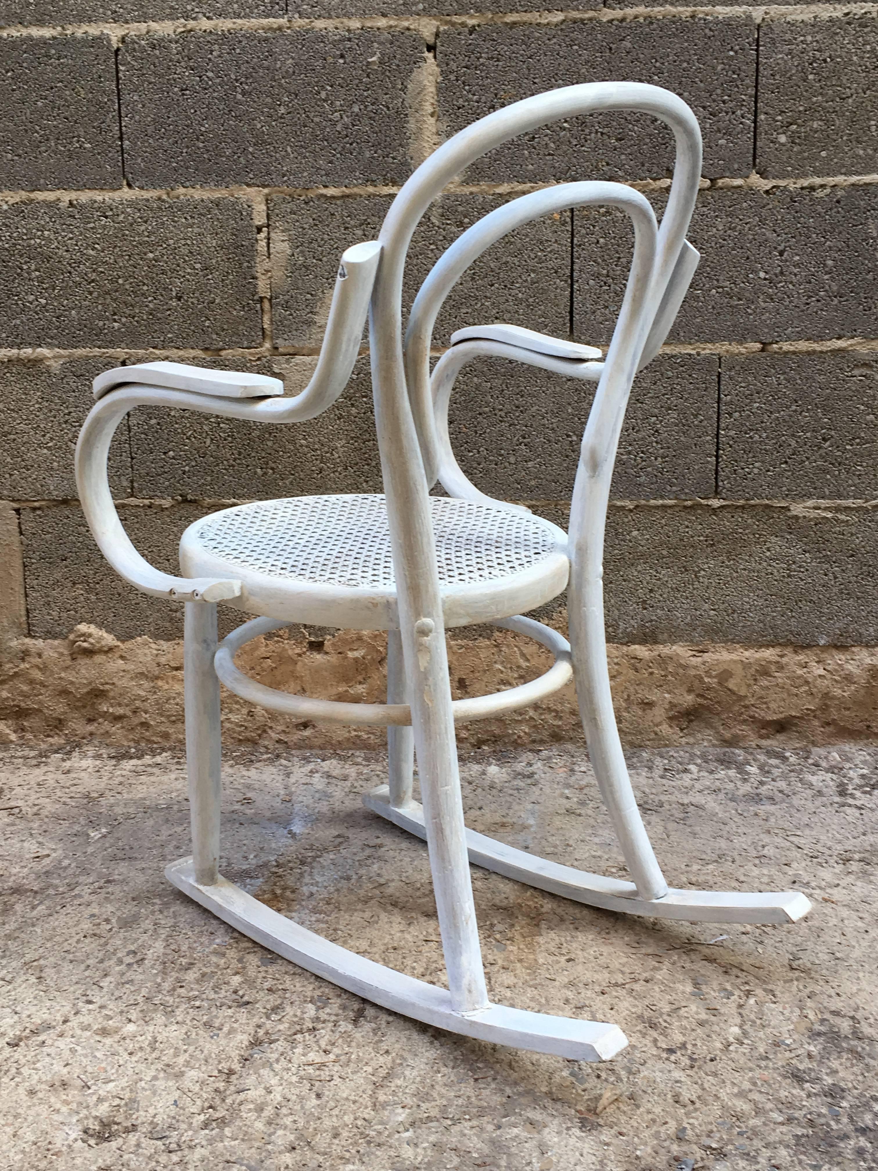 20th Century White Patina Bentwood Rocking Chair Thonet Style For Sale 1